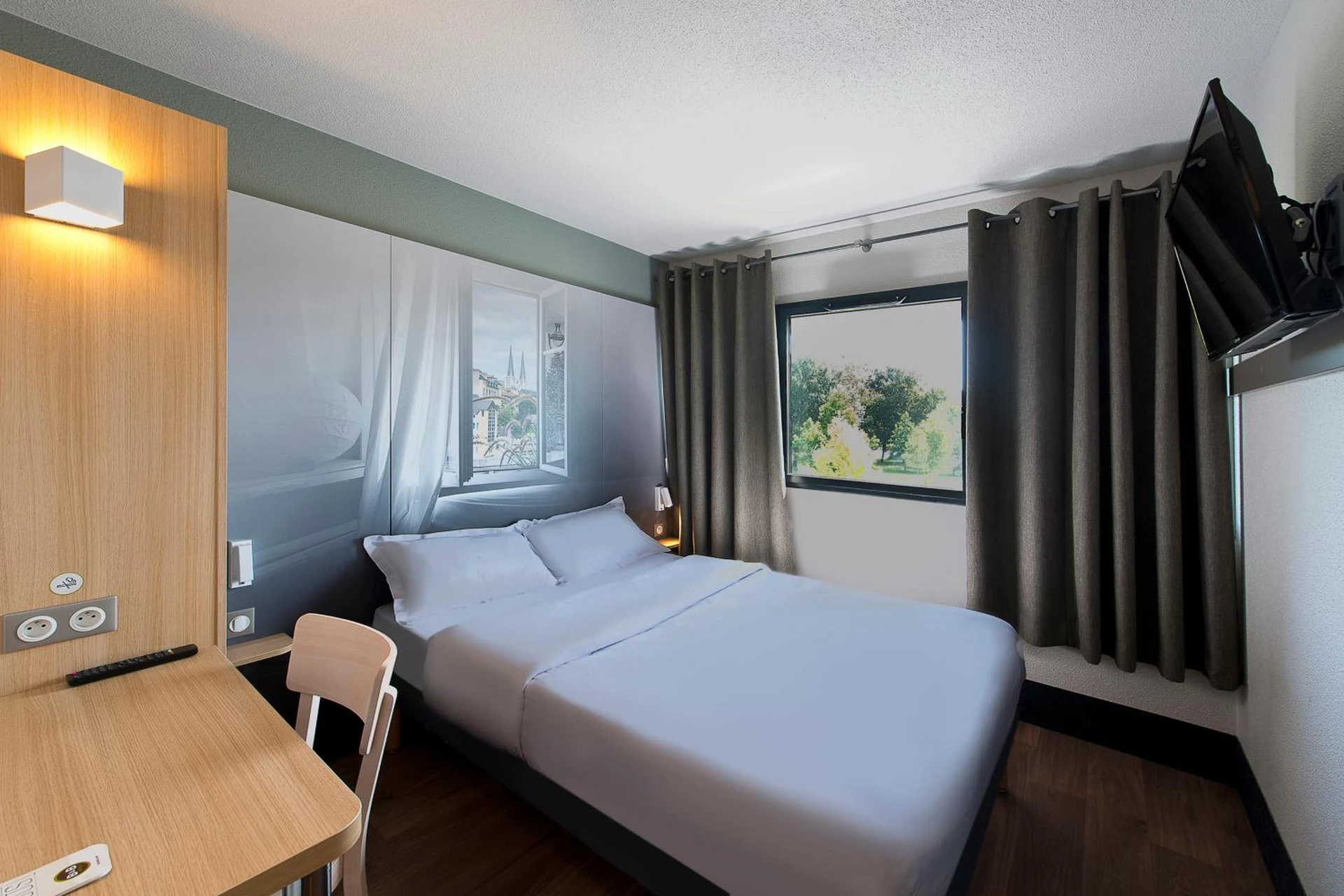 Chambre disponible pour un séminaire d'entreprise à B&B HOTEL Pau Zénith - Pau