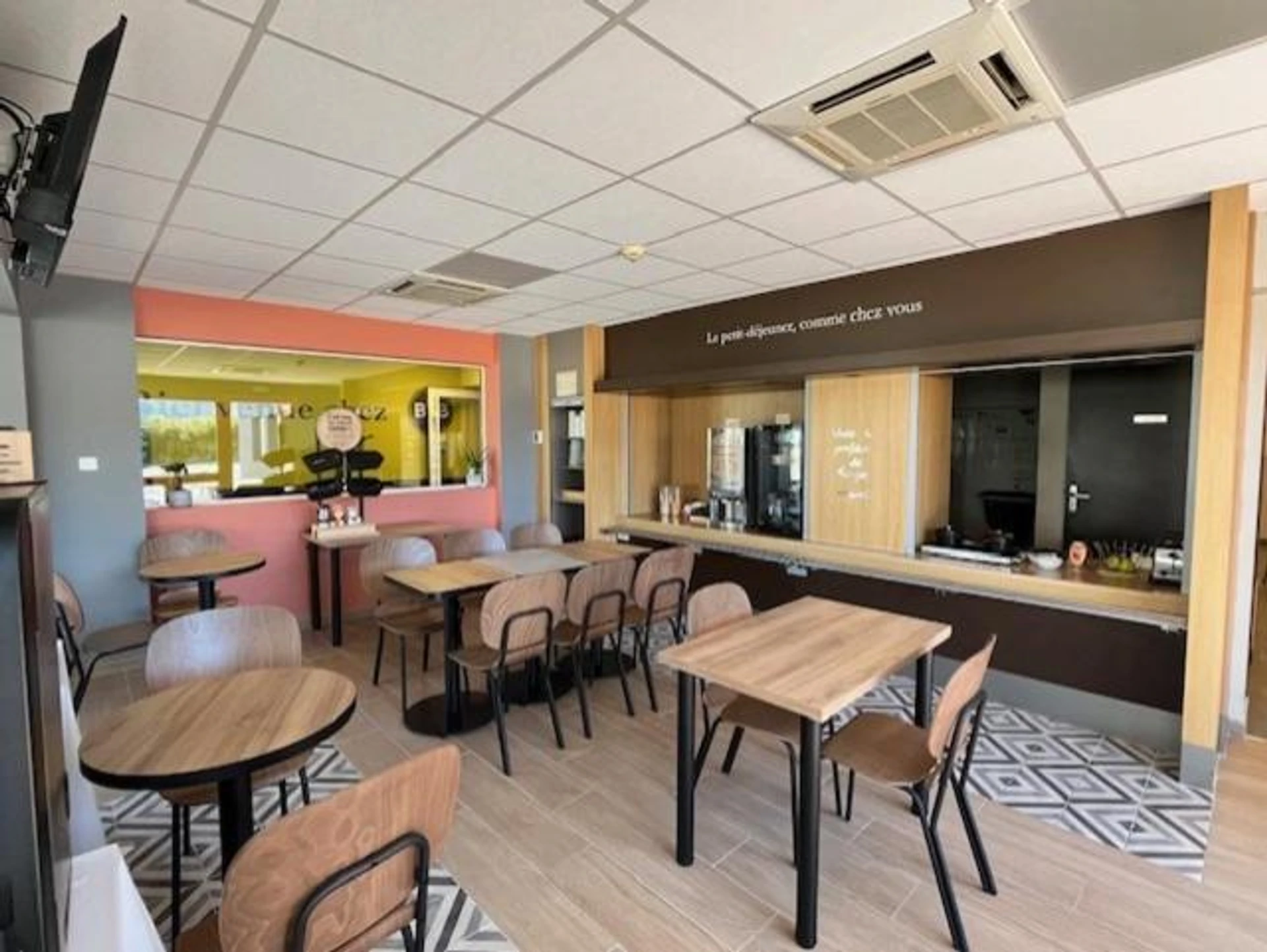 Ambiance de travail pour séminaire d'entreprise à B&B HOTEL PERPIGNAN Nord Aéroport - Perpignan
