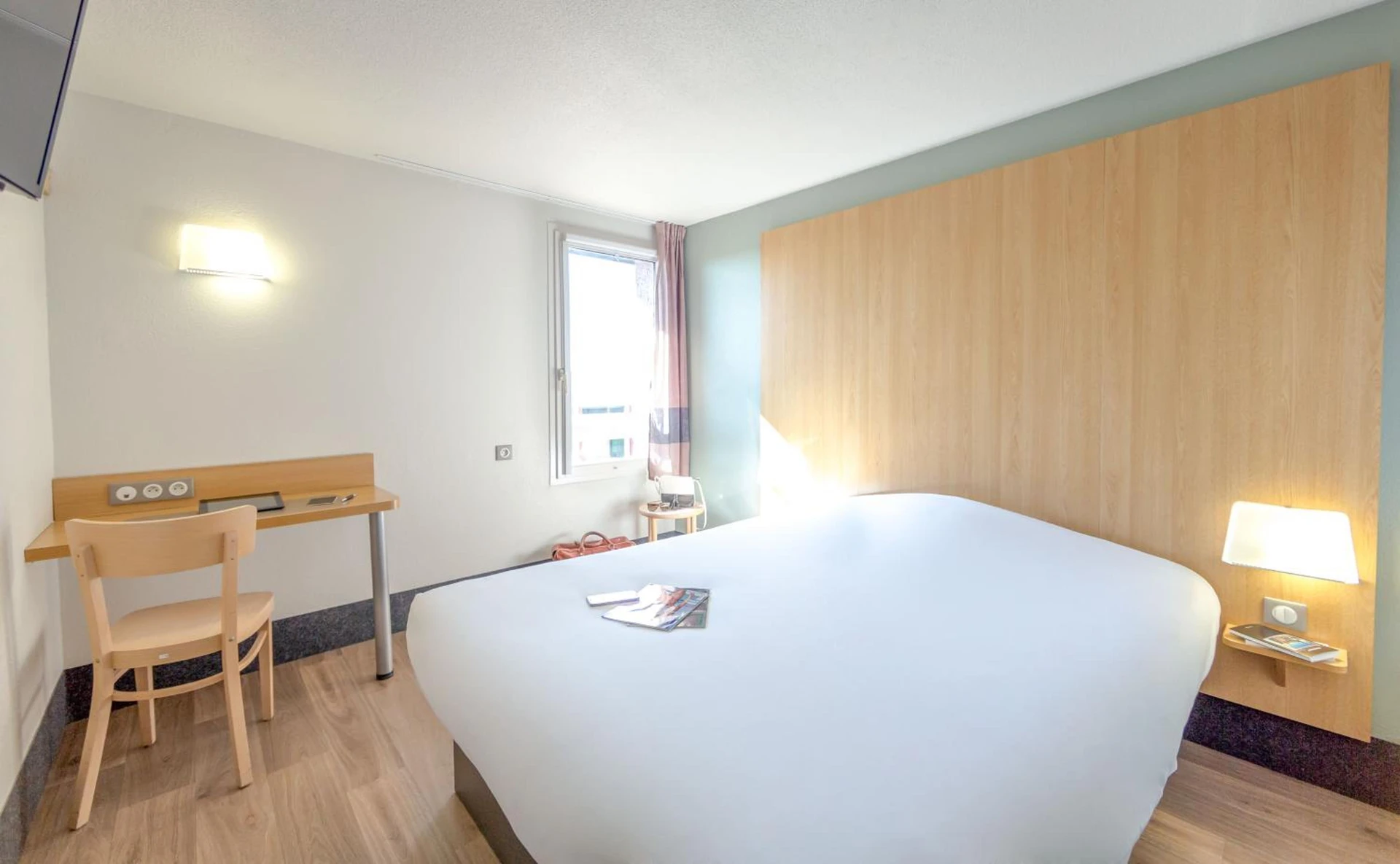 Chambre disponible pour un séminaire d'entreprise à B&B HOTEL PERPIGNAN Nord Aéroport - Perpignan