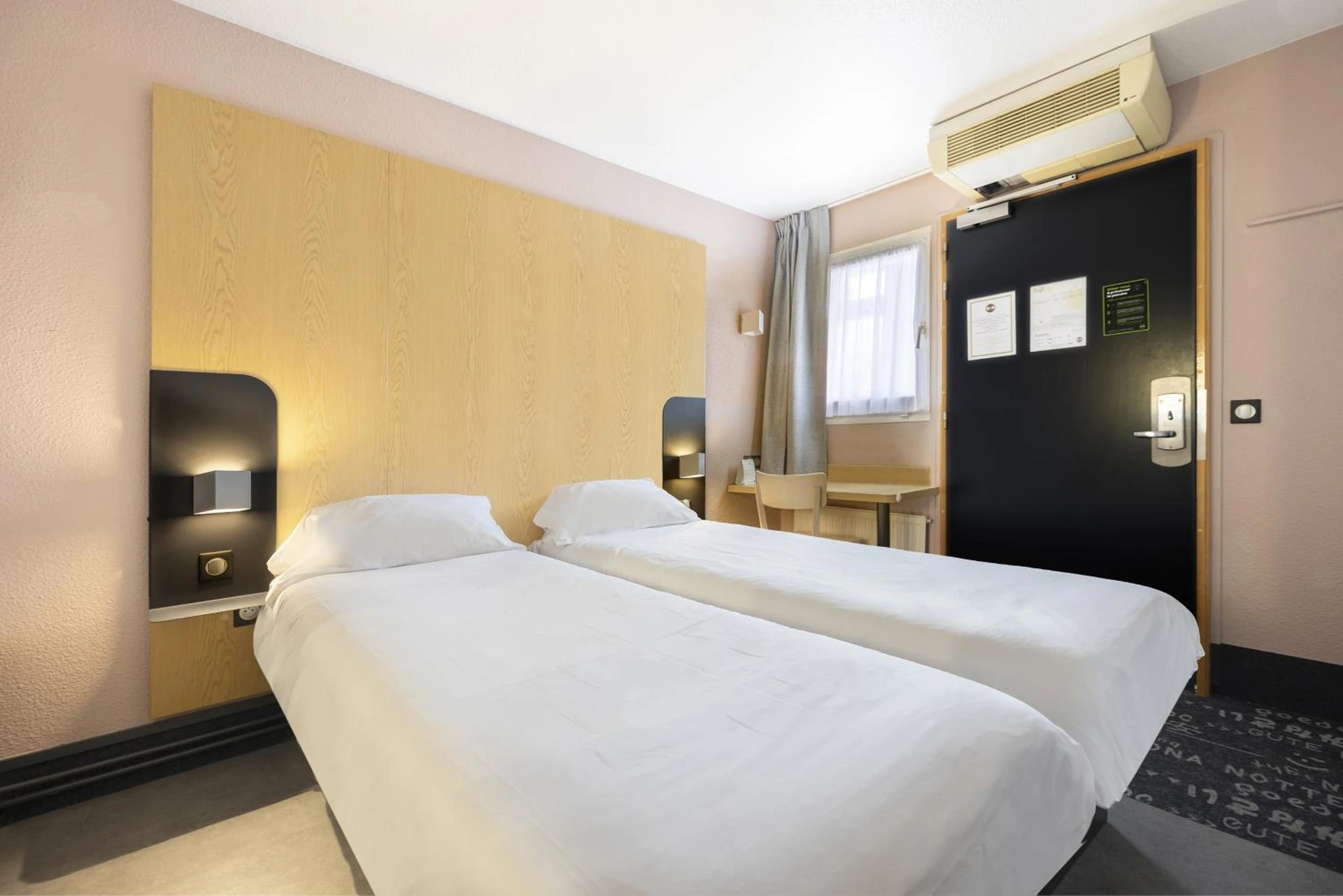 Ambiance de travail pour séminaire d'entreprise à B&B HOTEL Perpignan Sud Porte d'Espagne - Perpignan