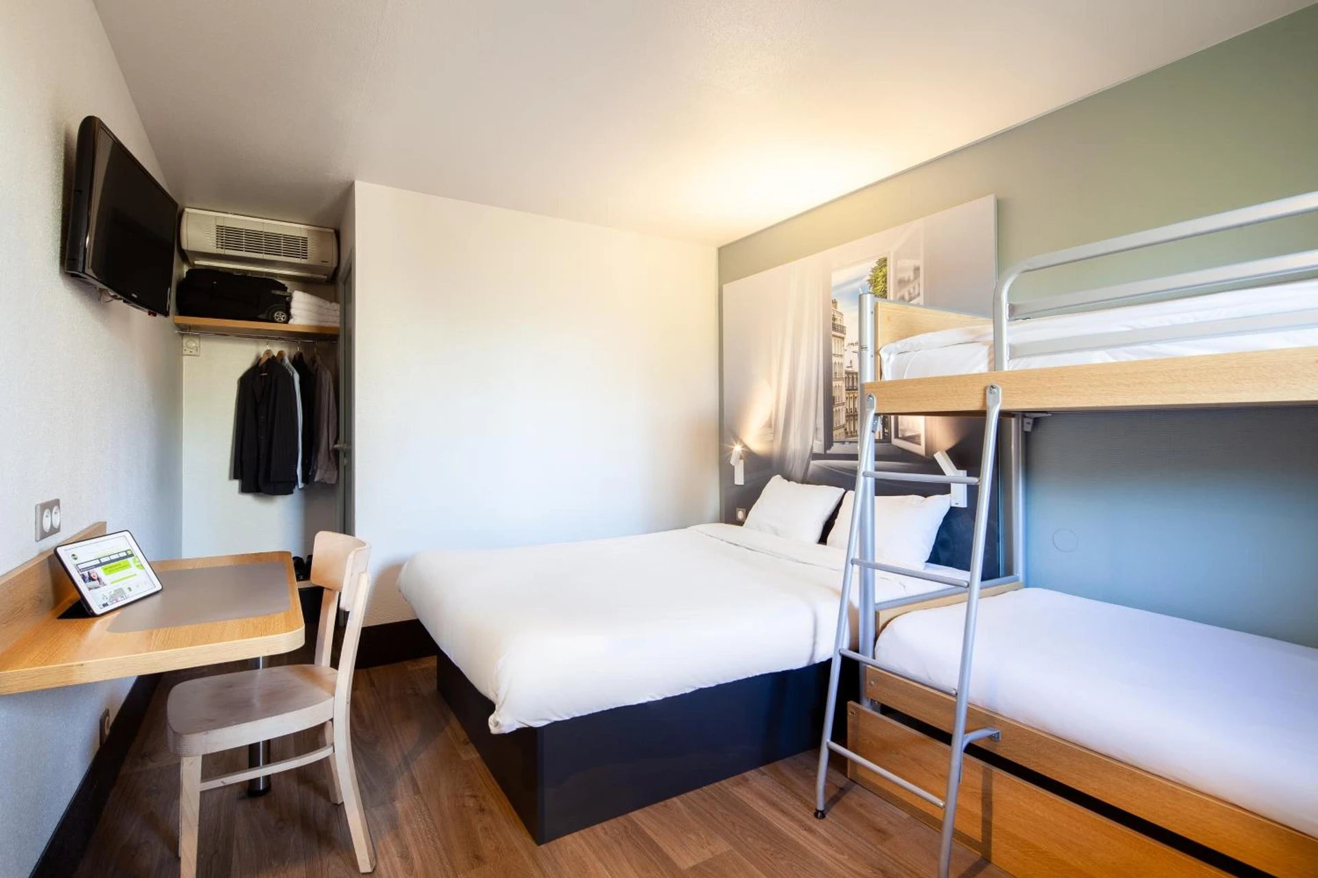Magnifique chambre pour un séminaire d'entreprise à B&B HOTEL Pontault Combault - Pontault-Combault