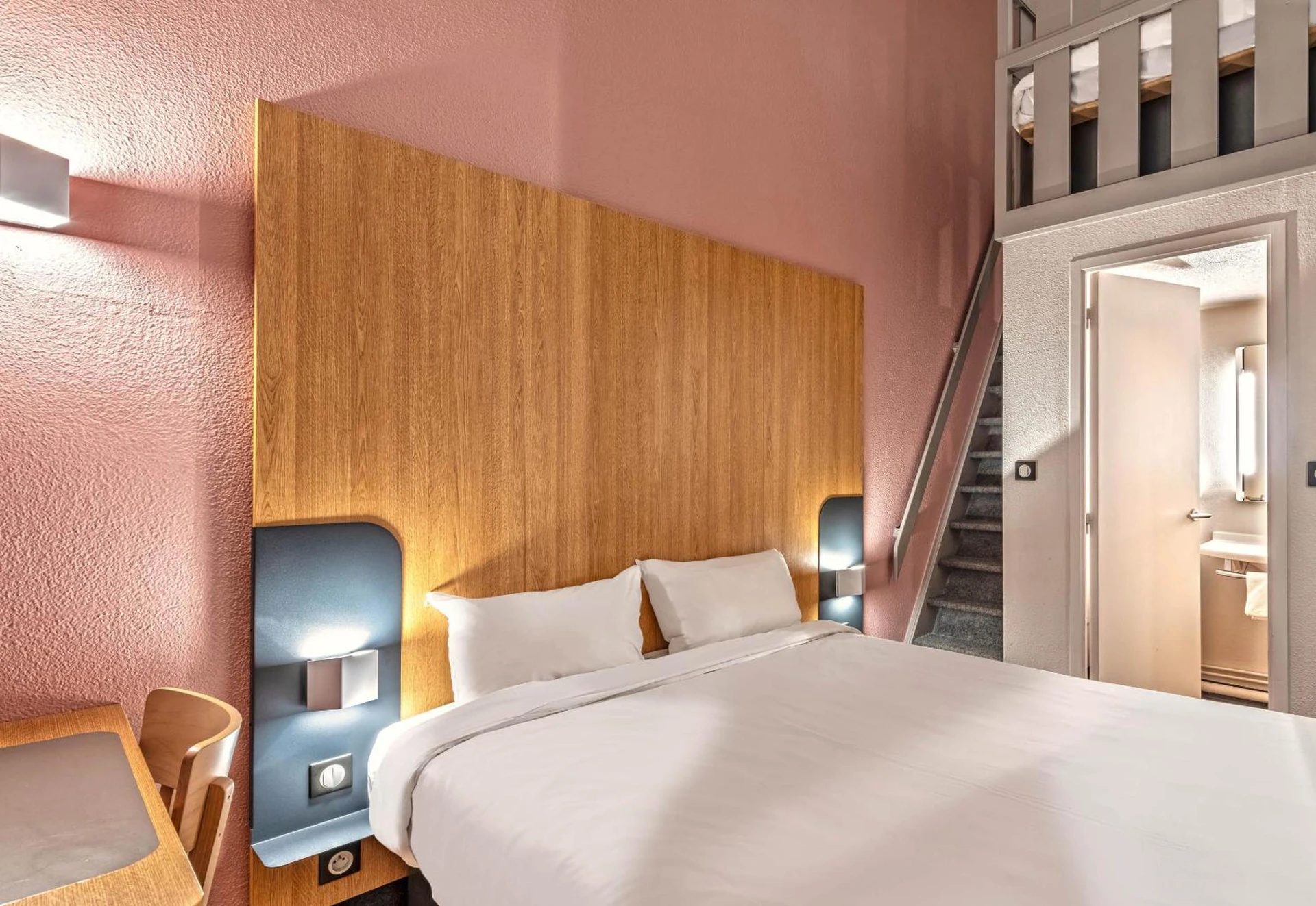 Chambre disponible pour un séminaire d'entreprise à B&B HOTEL Quimper Nord Douarnenez - Quimper