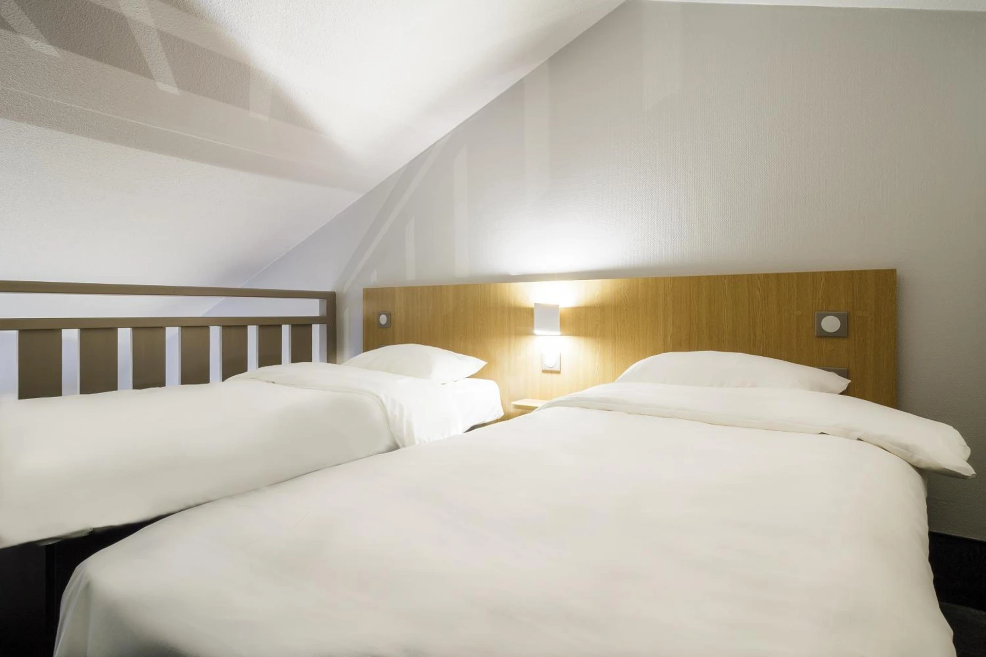 Chambre disponible pour un séminaire d'entreprise à B&B HOTEL Saint-Brieuc - Trégueux
