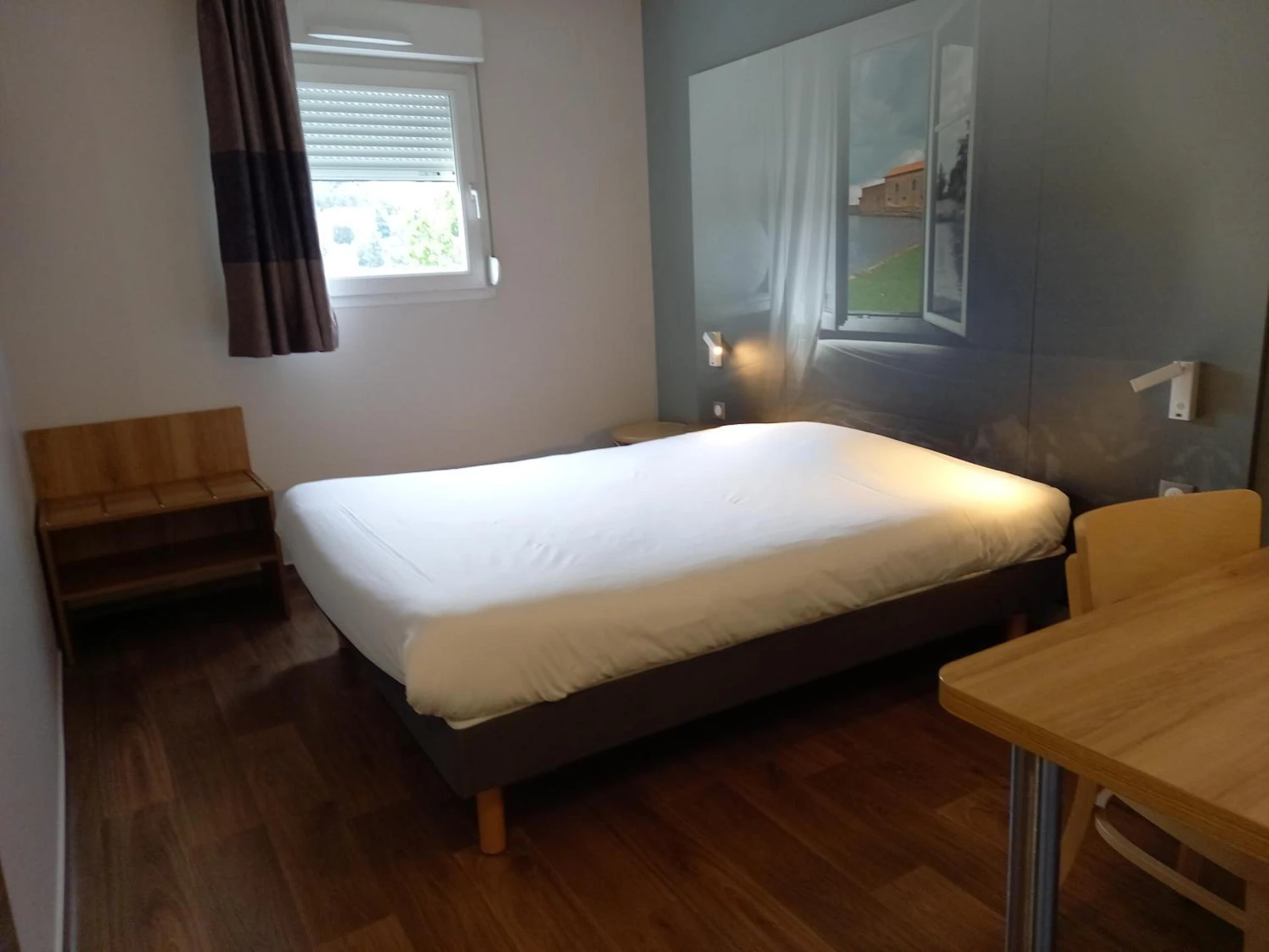 Chambre disponible pour un séminaire d'entreprise à B&B HOTEL Saint-Etienne Monthieu - Saint-Étienne
