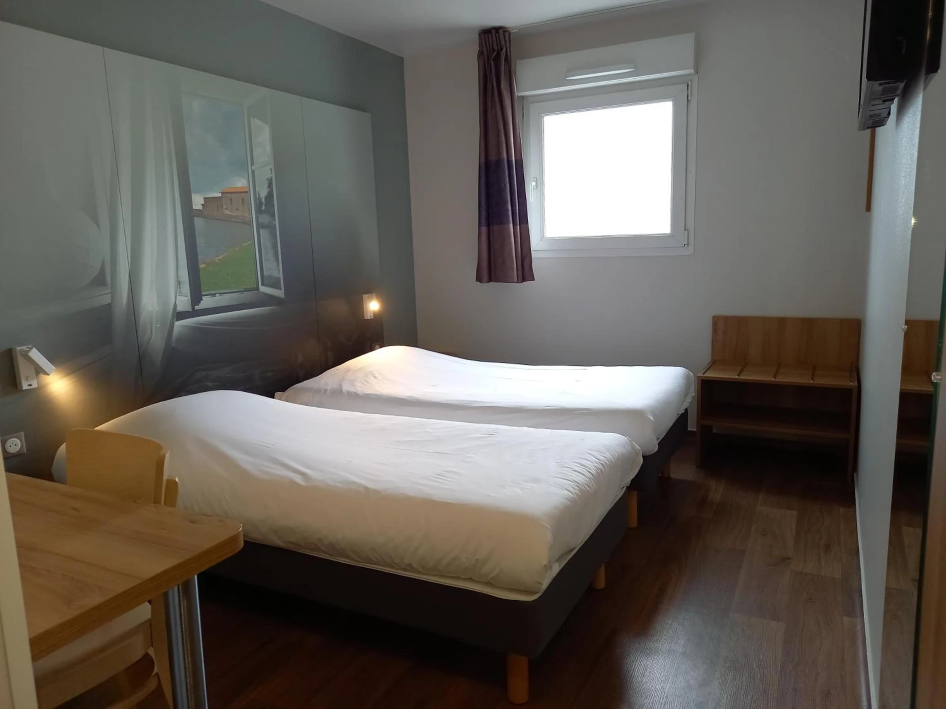 Chambre disponible pour un séminaire d'entreprise à B&B HOTEL Saint-Etienne Monthieu - Saint-Étienne