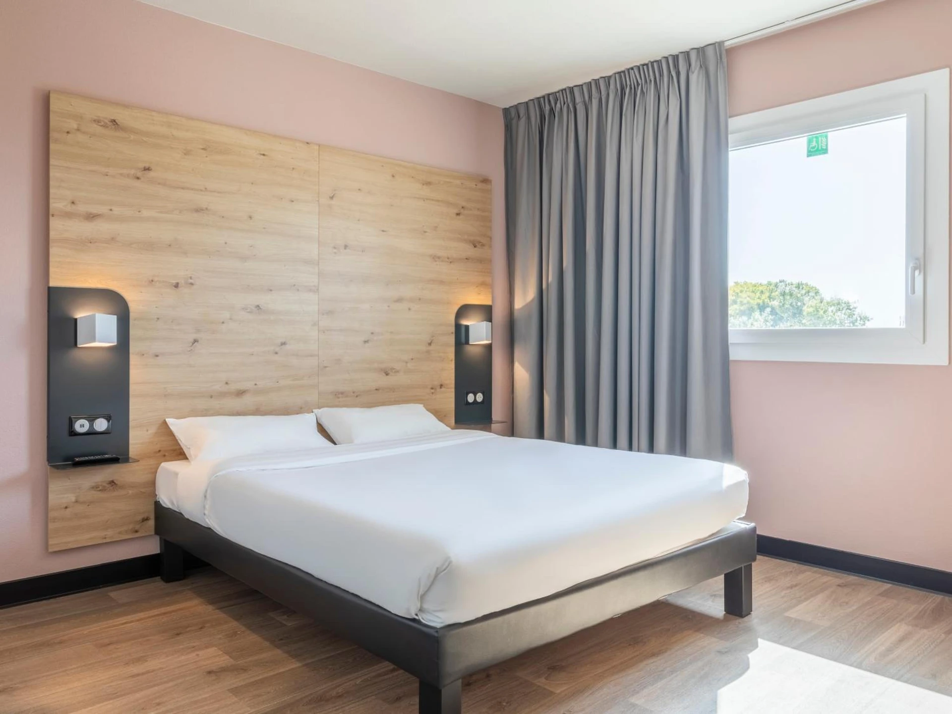 Chambre disponible pour un séminaire d'entreprise à B&B HOTEL Saint-Martin-de-Crau Alpilles Camargue - Saint-Martin-de-Crau