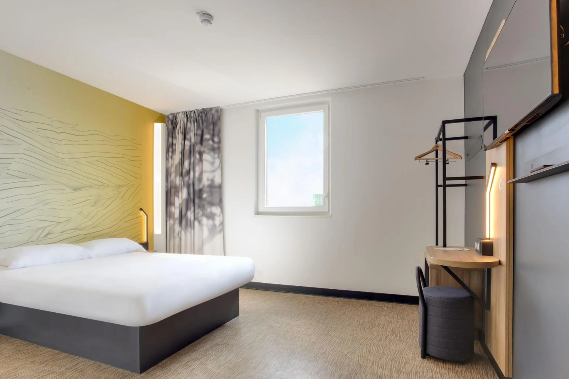 Chambre disponible pour un séminaire d'entreprise à B&B HOTEL Saintes - Saintes