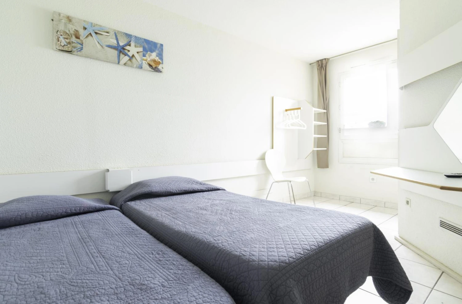 Chambre disponible pour un séminaire d'entreprise à B&B HOTEL Sète Centre Gare - Sète