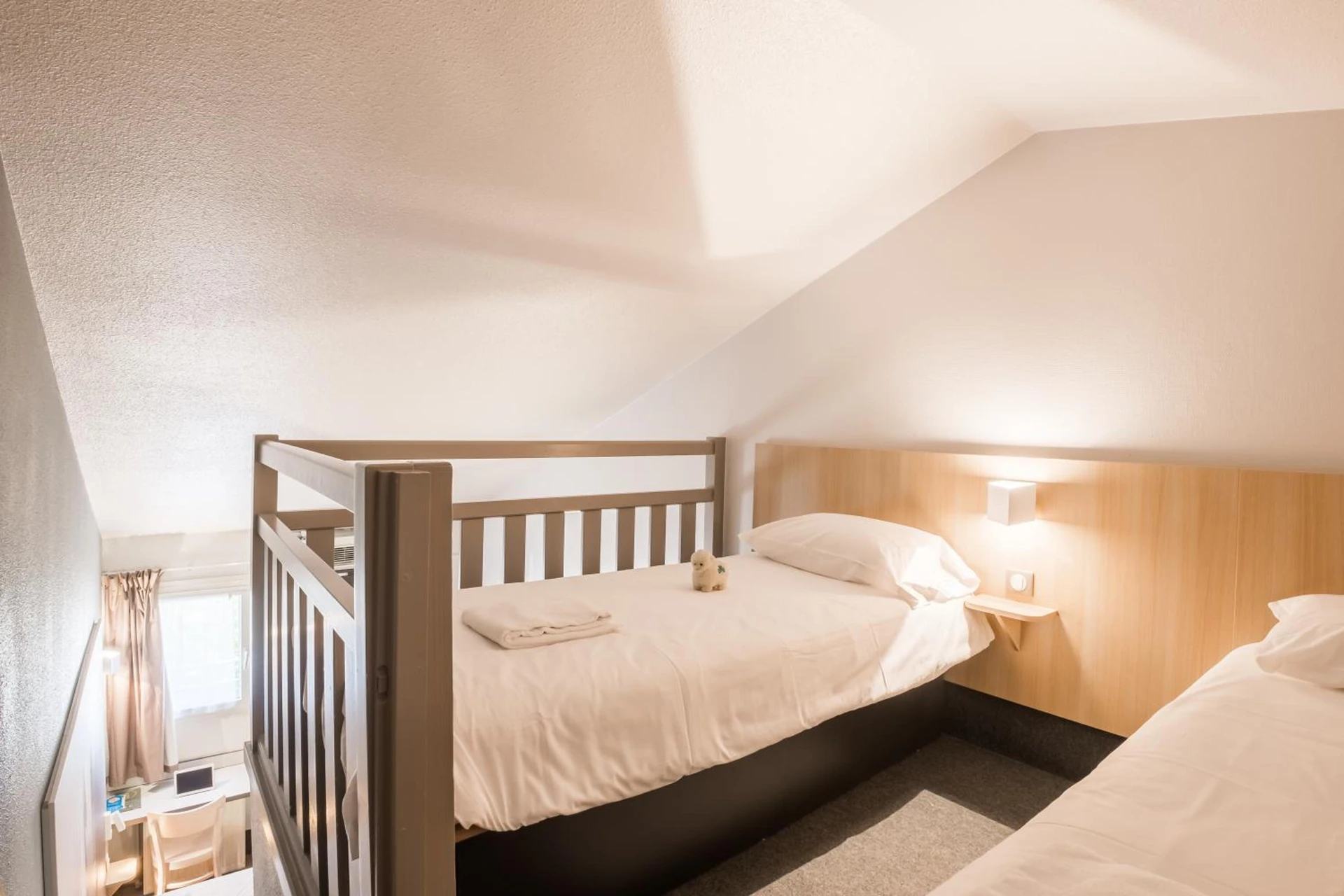 Chambre disponible pour un séminaire d'entreprise à B&B HOTEL Valence Nord - Montreuil-sur-Mer