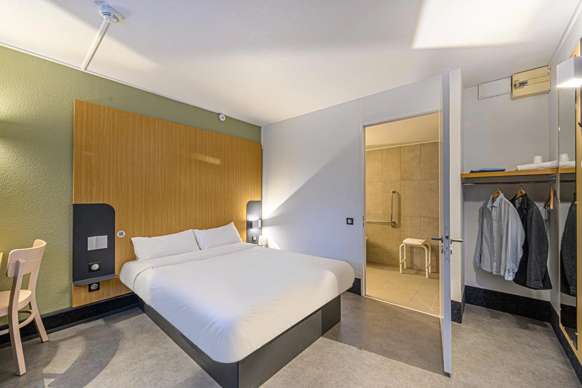 Chambre disponible pour un séminaire d'entreprise à B&B HOTEL Vannes Est Golfe du Morbihan - Vannes