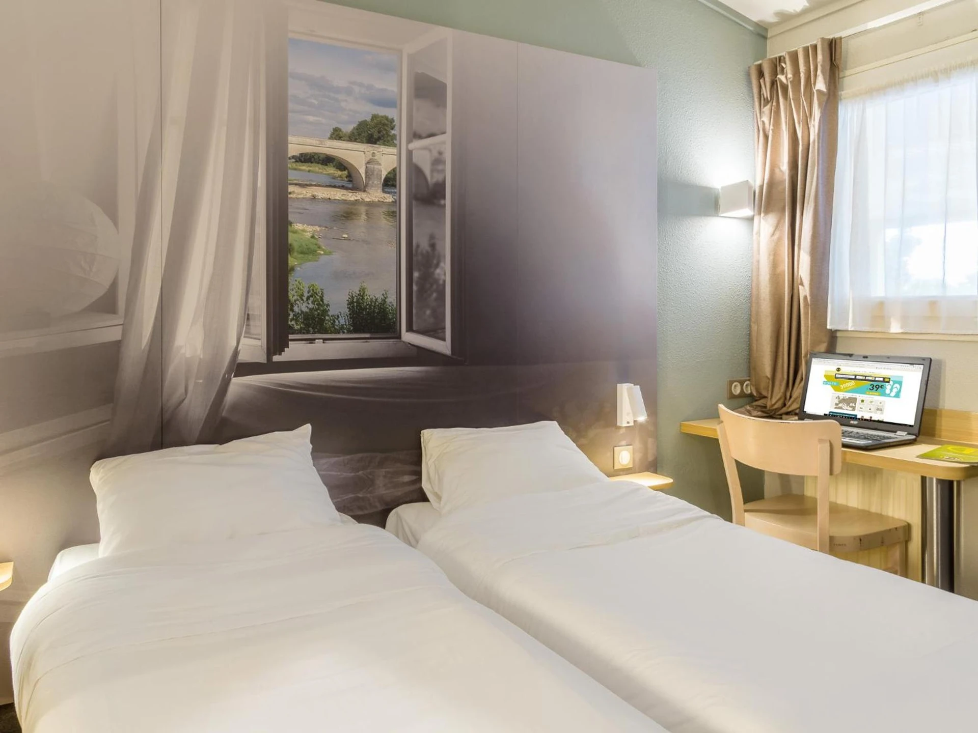 Chambre disponible pour un séminaire d'entreprise à B&B HOTEL Bordeaux Le Haillan - Le Haillan