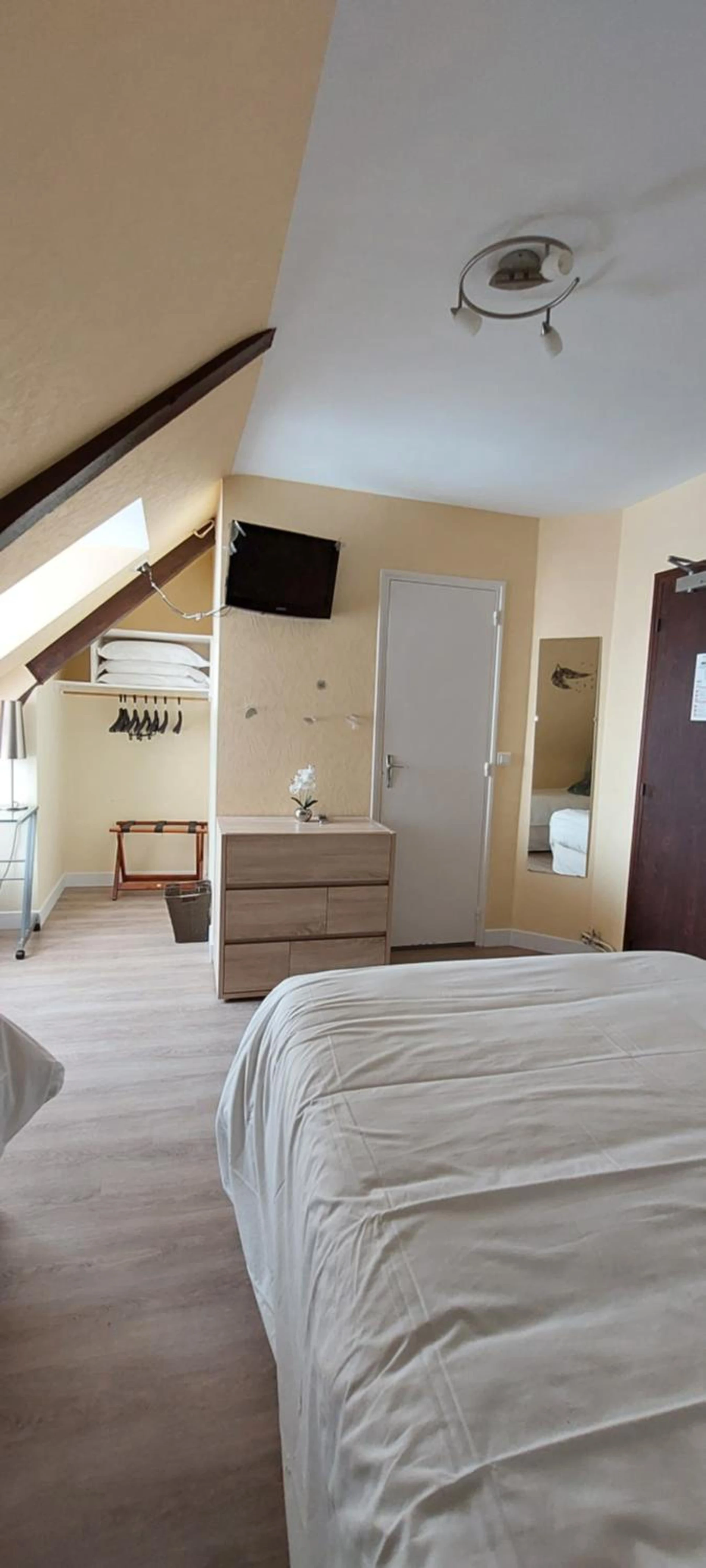 Chambre disponible pour un séminaire d'entreprise à Hotel Beau Rivage - Le Vivier-sur-Mer