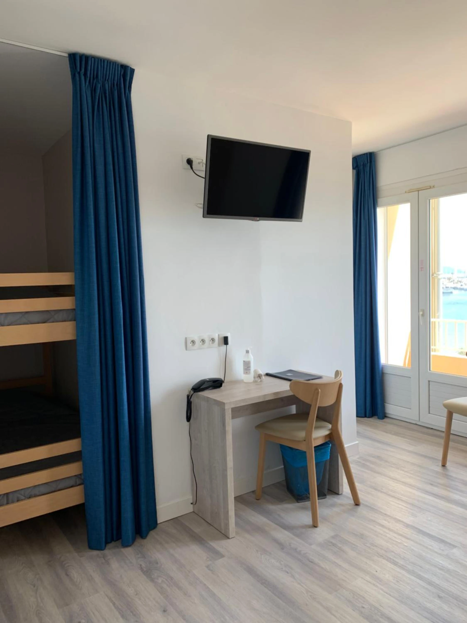 Chambre disponible pour un séminaire d'entreprise à Hôtel Beau Rivage - Le Lavandou