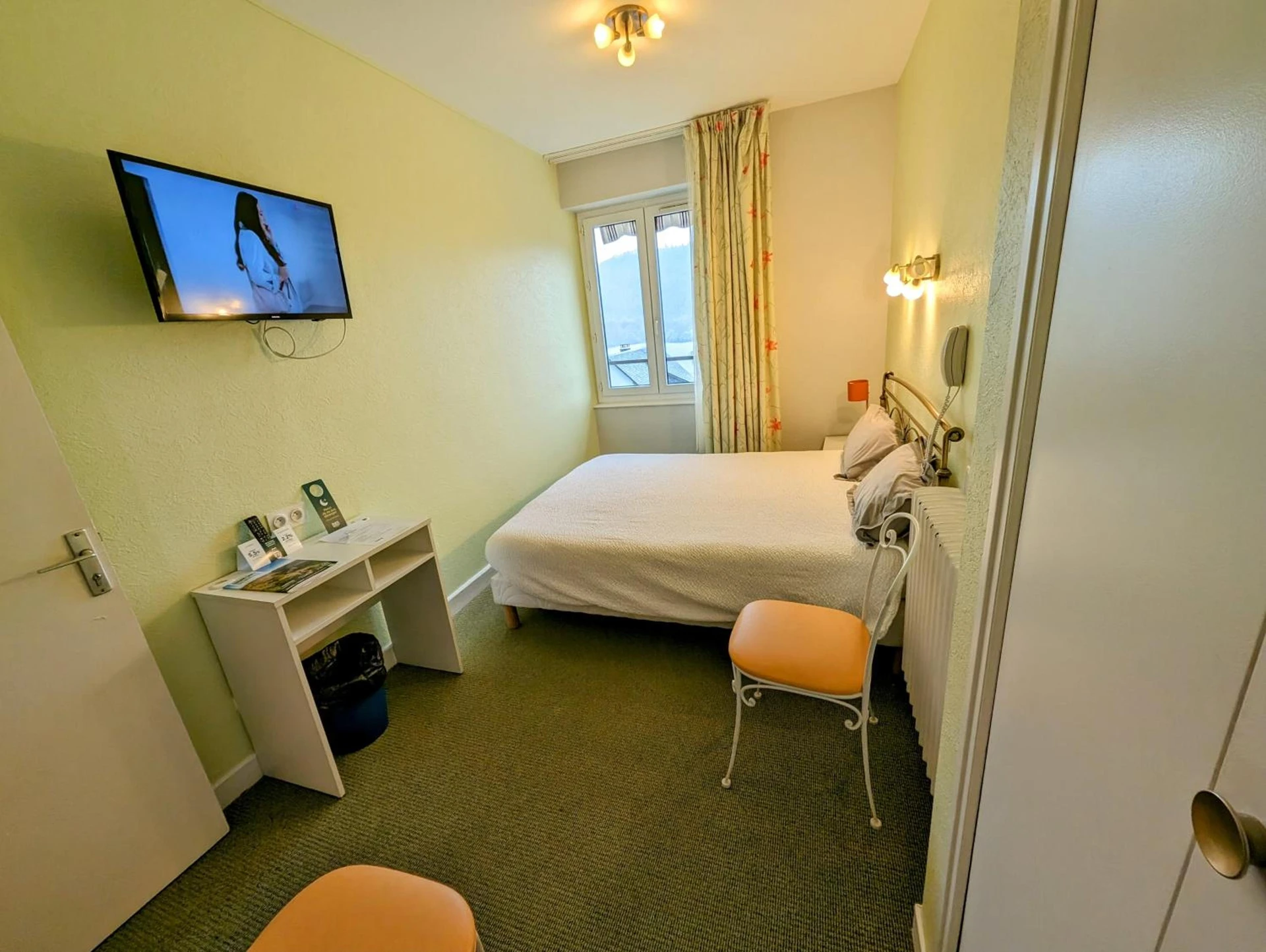 Chambre disponible pour un séminaire d'entreprise à Logis Hôtel Le Beau Site - Chambon-sur-Lac