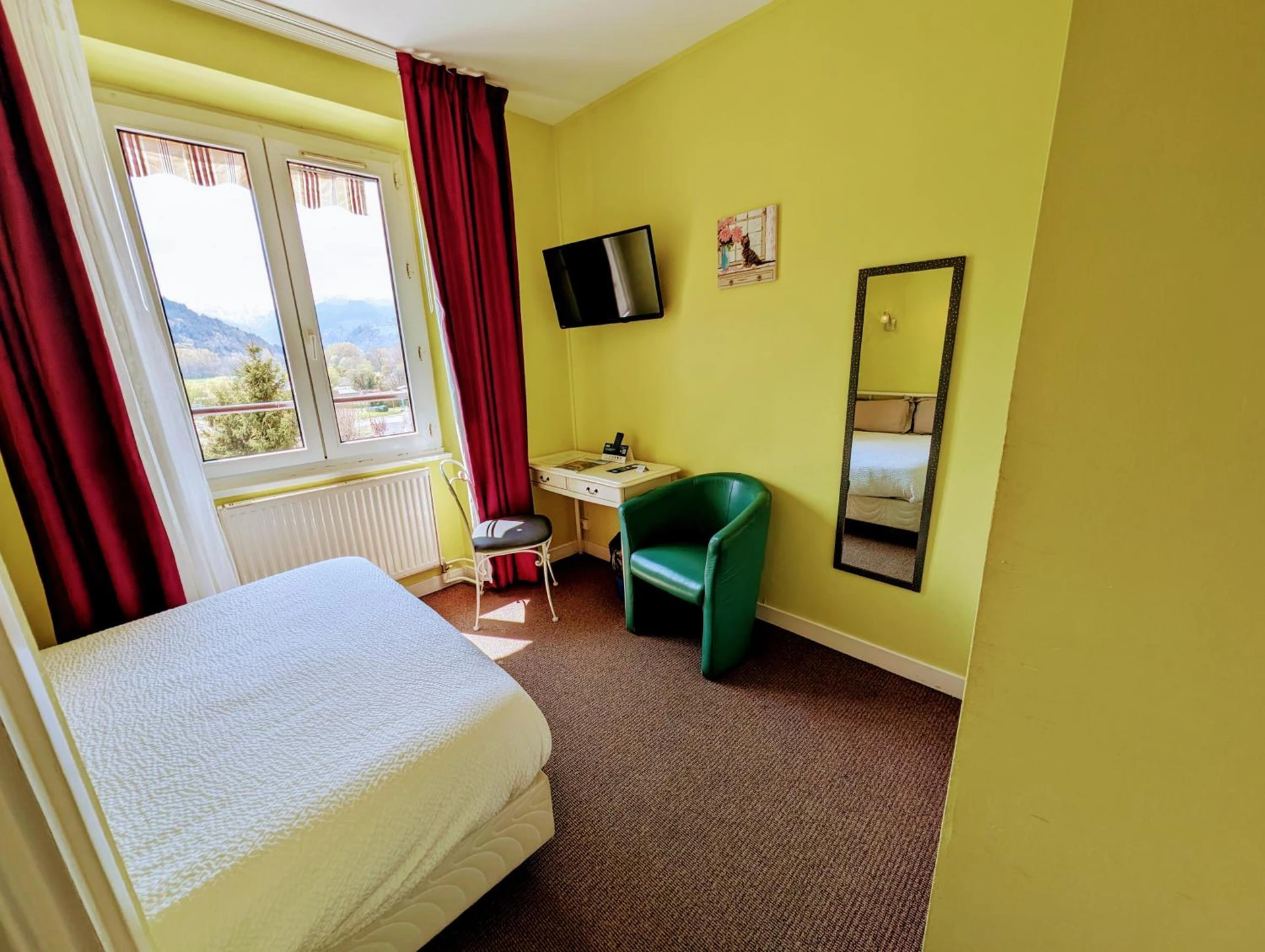 Chambre disponible pour un séminaire d'entreprise à Logis Hôtel Le Beau Site - Chambon-sur-Lac