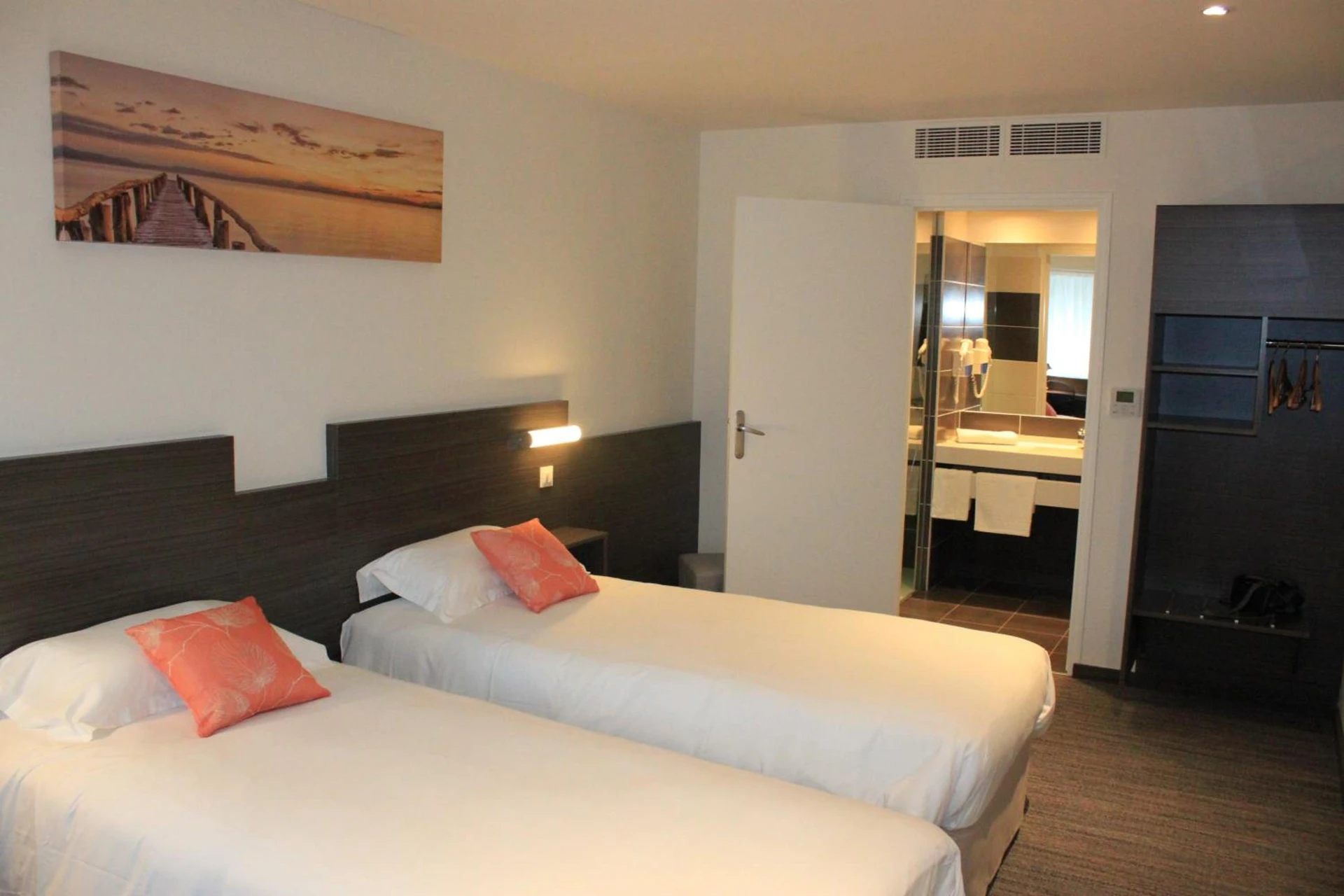 Chambre disponible pour un séminaire d'entreprise à Hôtel Restaurant Bel Air Crevin - Axe Rennes Nantes - Crévin