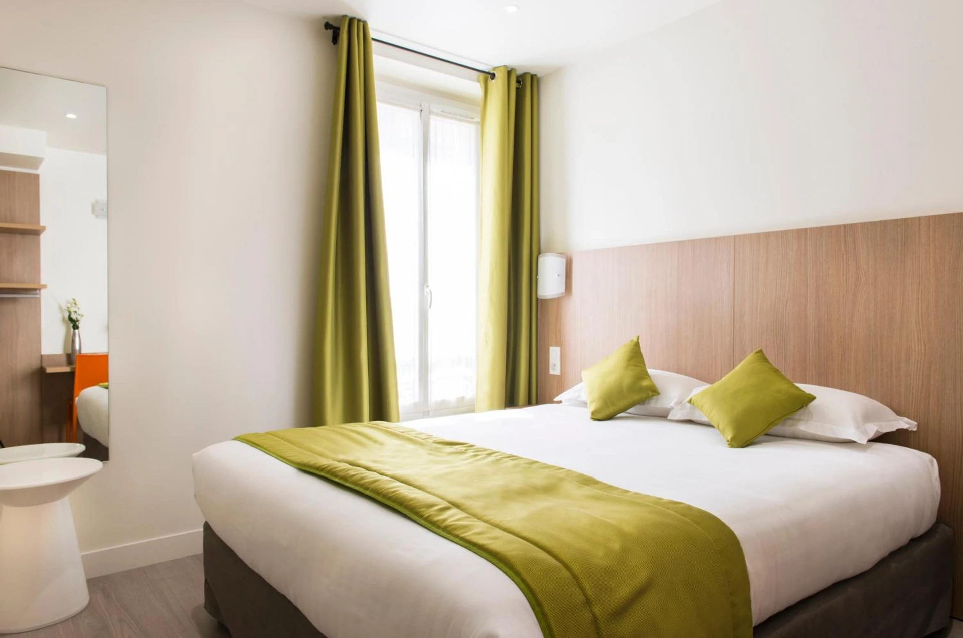 Organiser un séminaire d'entreprise : Hotel Bel Oranger Gare de Lyon à montmorillon
