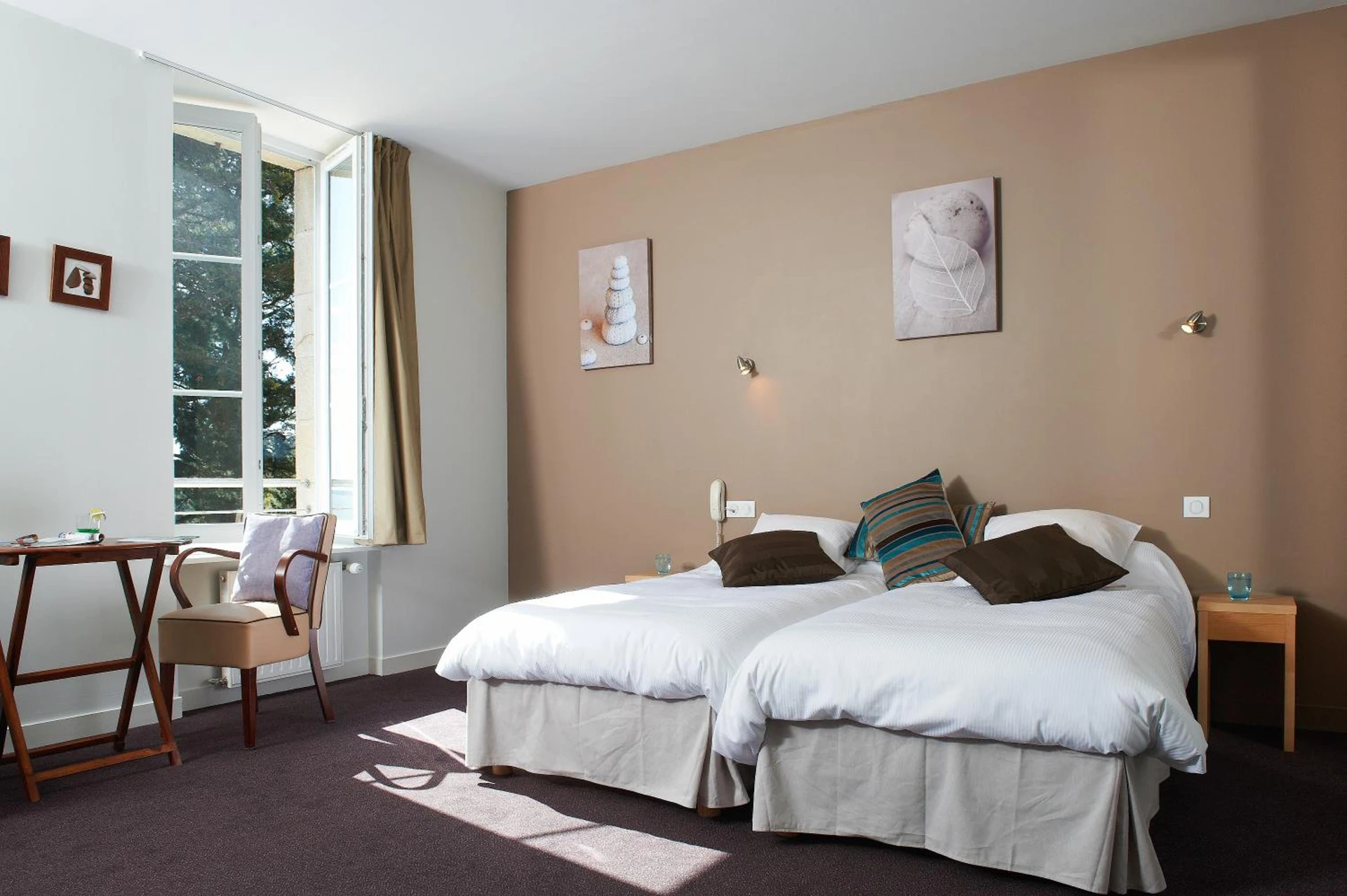 Ambiance de travail pour séminaire d'entreprise à Logis Hotel Belle-Vue - Paris