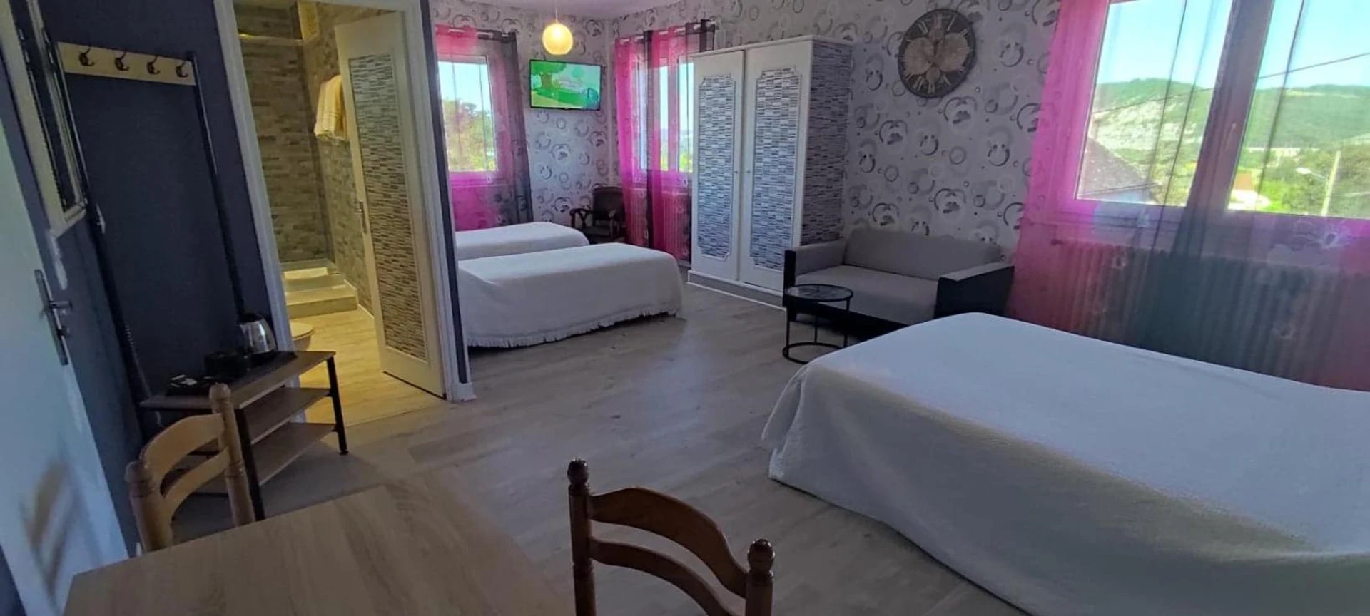 Chambre disponible pour un séminaire d'entreprise à Hotel Belle Vue - Souillac
