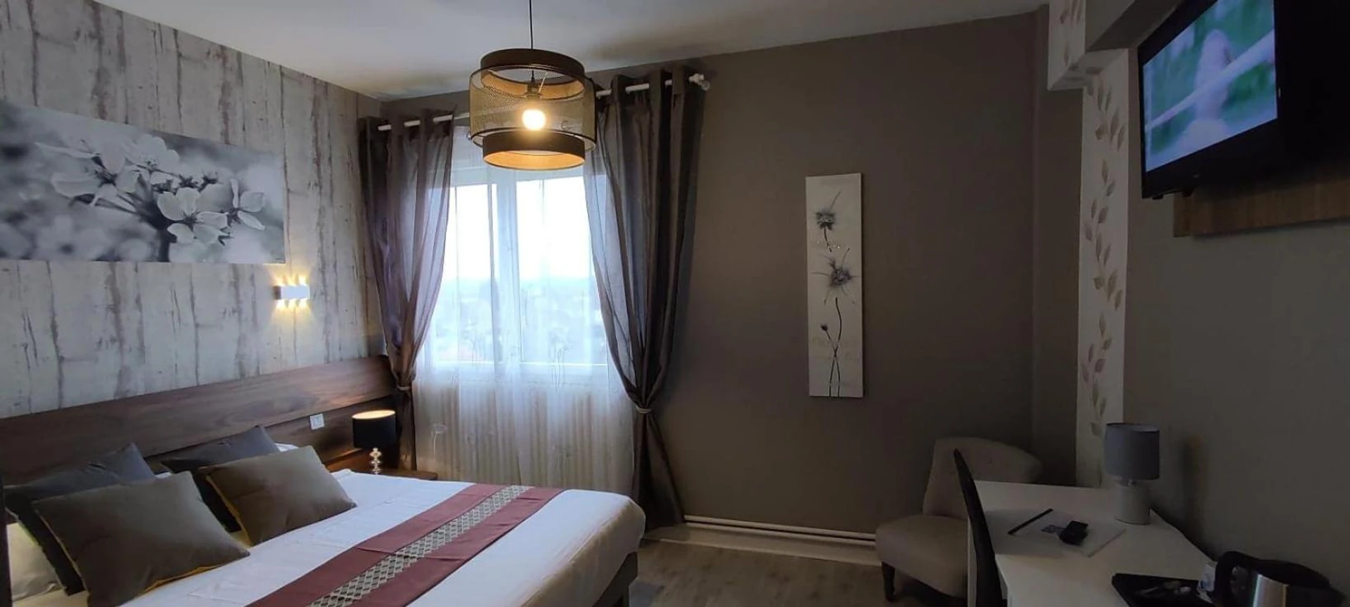 Chambre disponible pour un séminaire d'entreprise à Hotel Belle Vue - Souillac