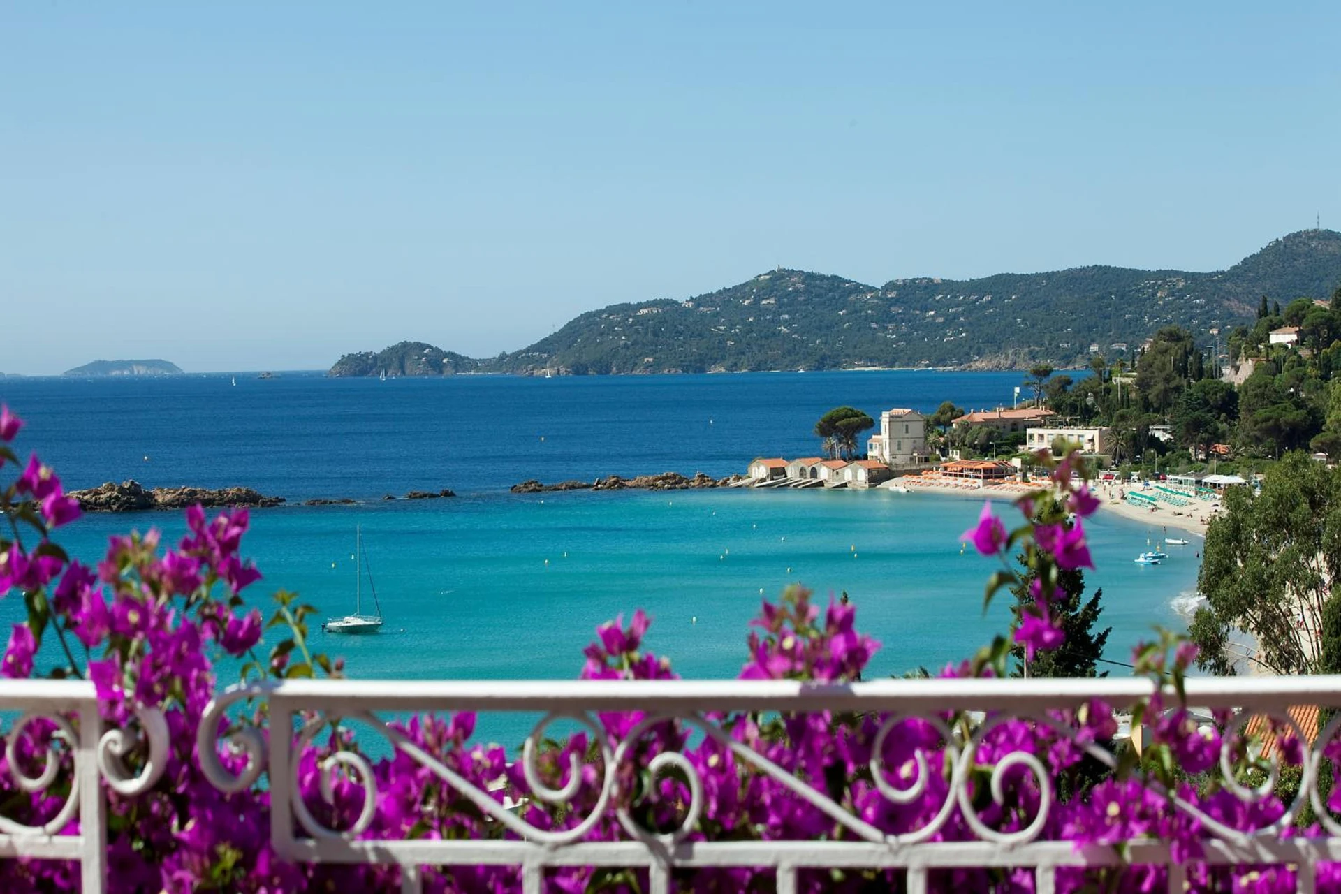 Chambre à Hotel Belle Vue - Organiser un séminaire d'entreprise à Le Lavandou