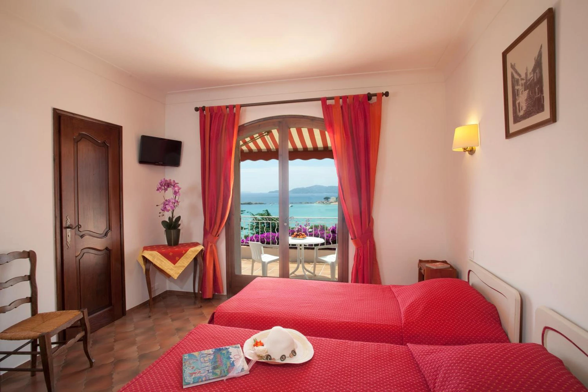 Chambre disponible pour un séminaire d'entreprise à Hotel Belle Vue - Le Lavandou