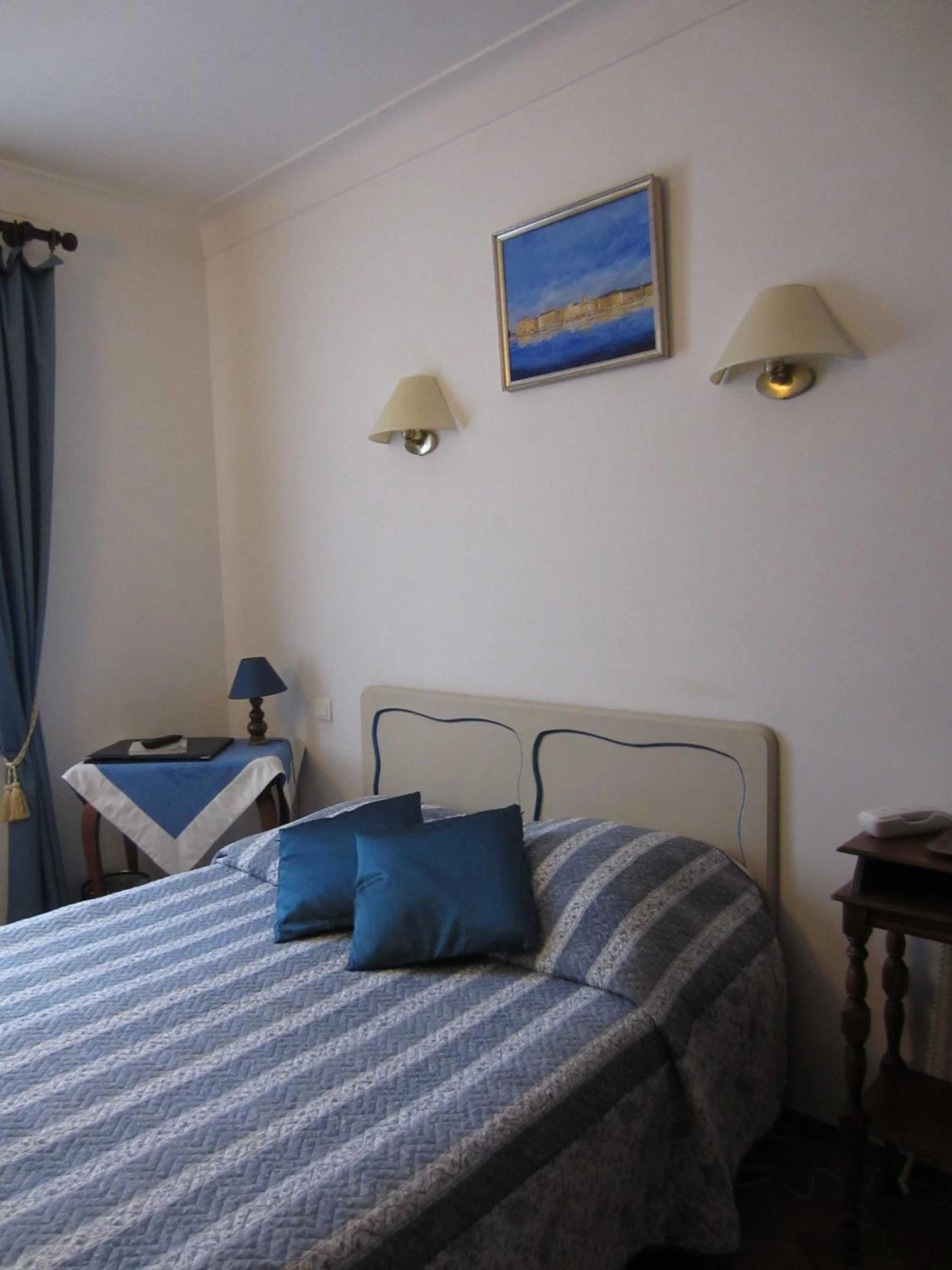 Chambre disponible pour un séminaire d'entreprise à Hotel Belle Vue - Le Lavandou