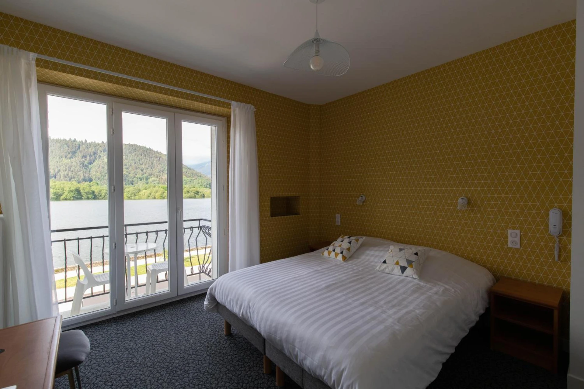 Organiser un séminaire d'entreprise : Hotel Bellevue à chambon-sur-lac