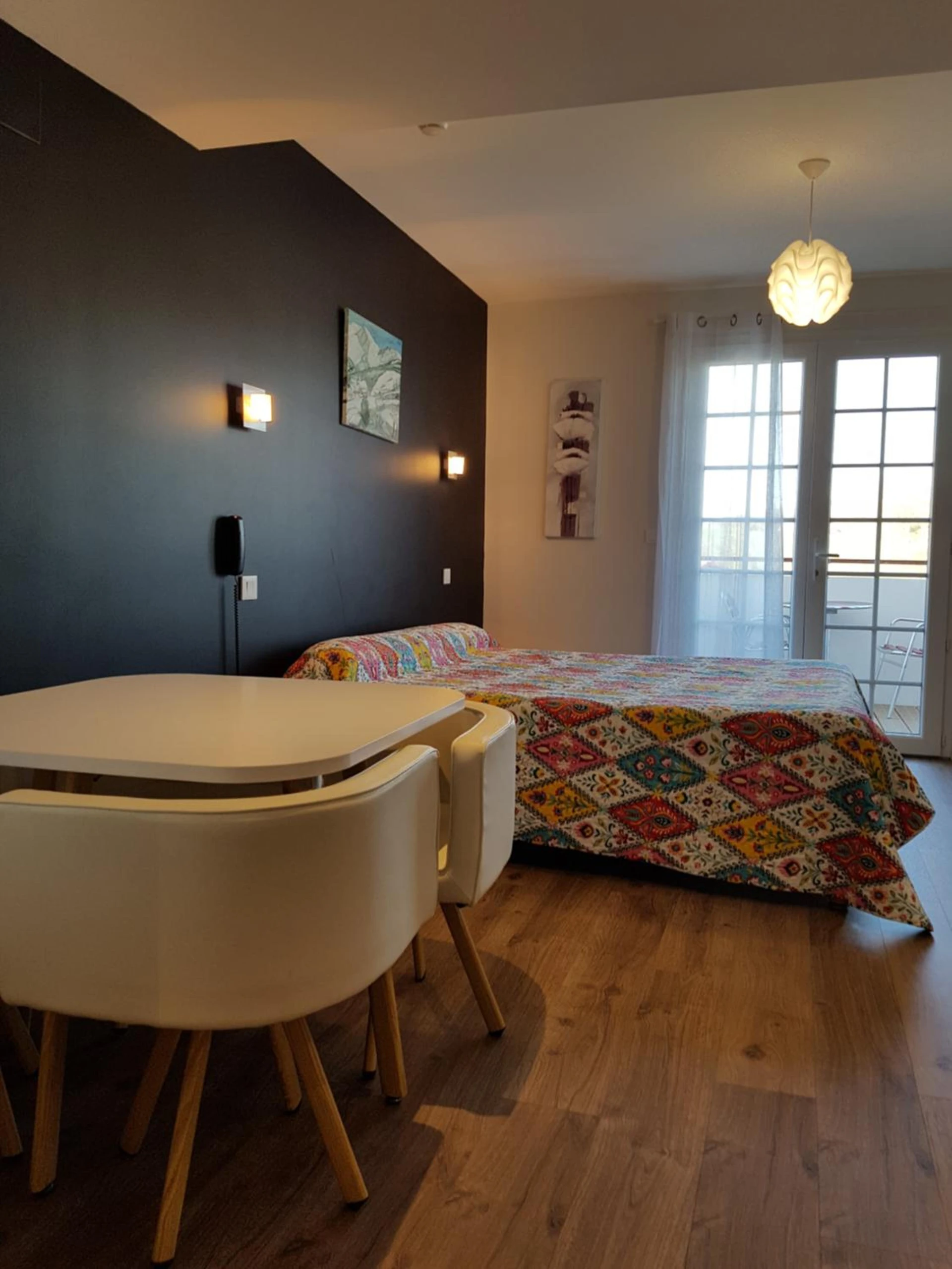Magnifique chambre pour un séminaire d'entreprise à Hôtel Résidence Bergara - Souraïde