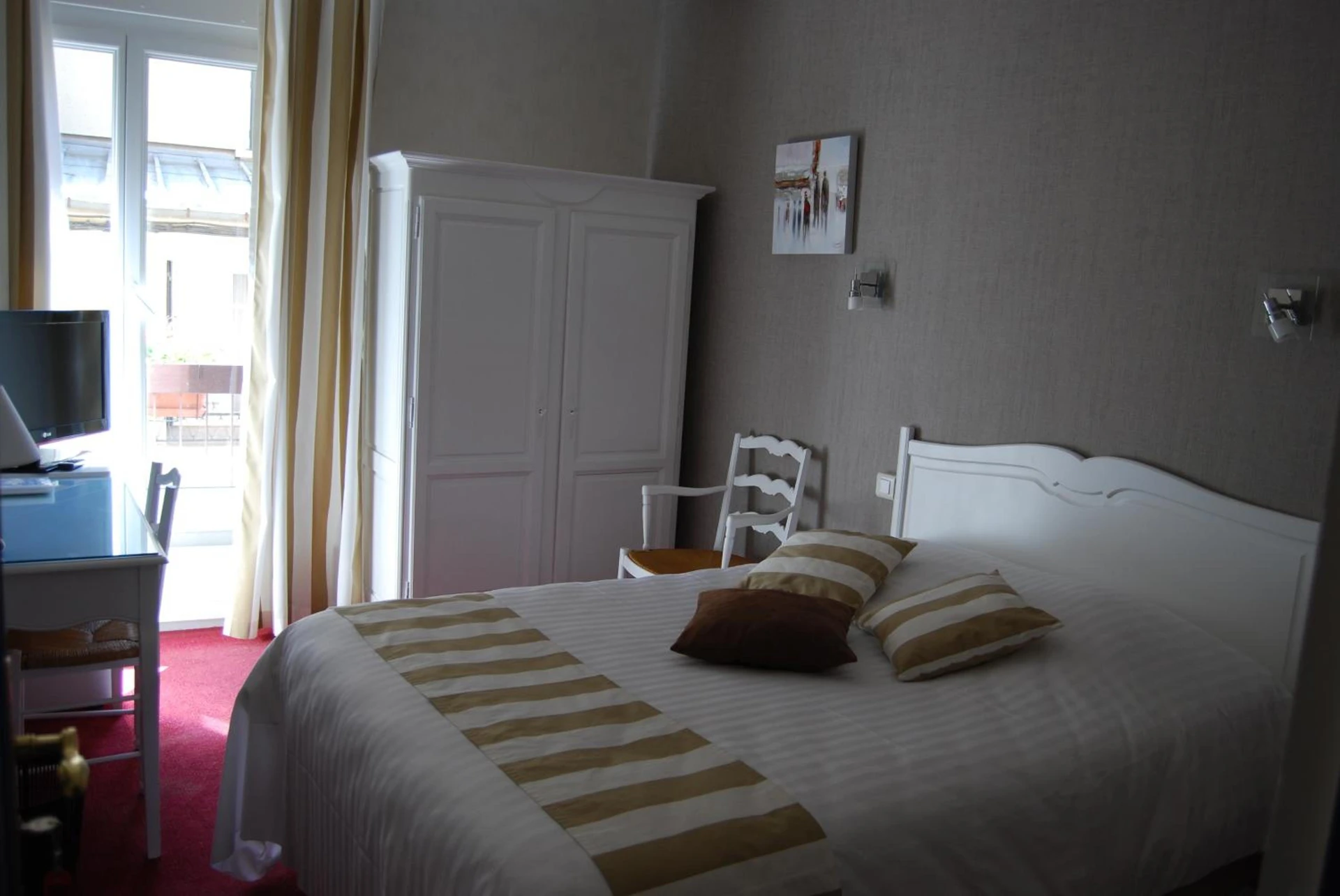 Chambre disponible pour un séminaire d'entreprise à Hotel Biney - Reilhanette