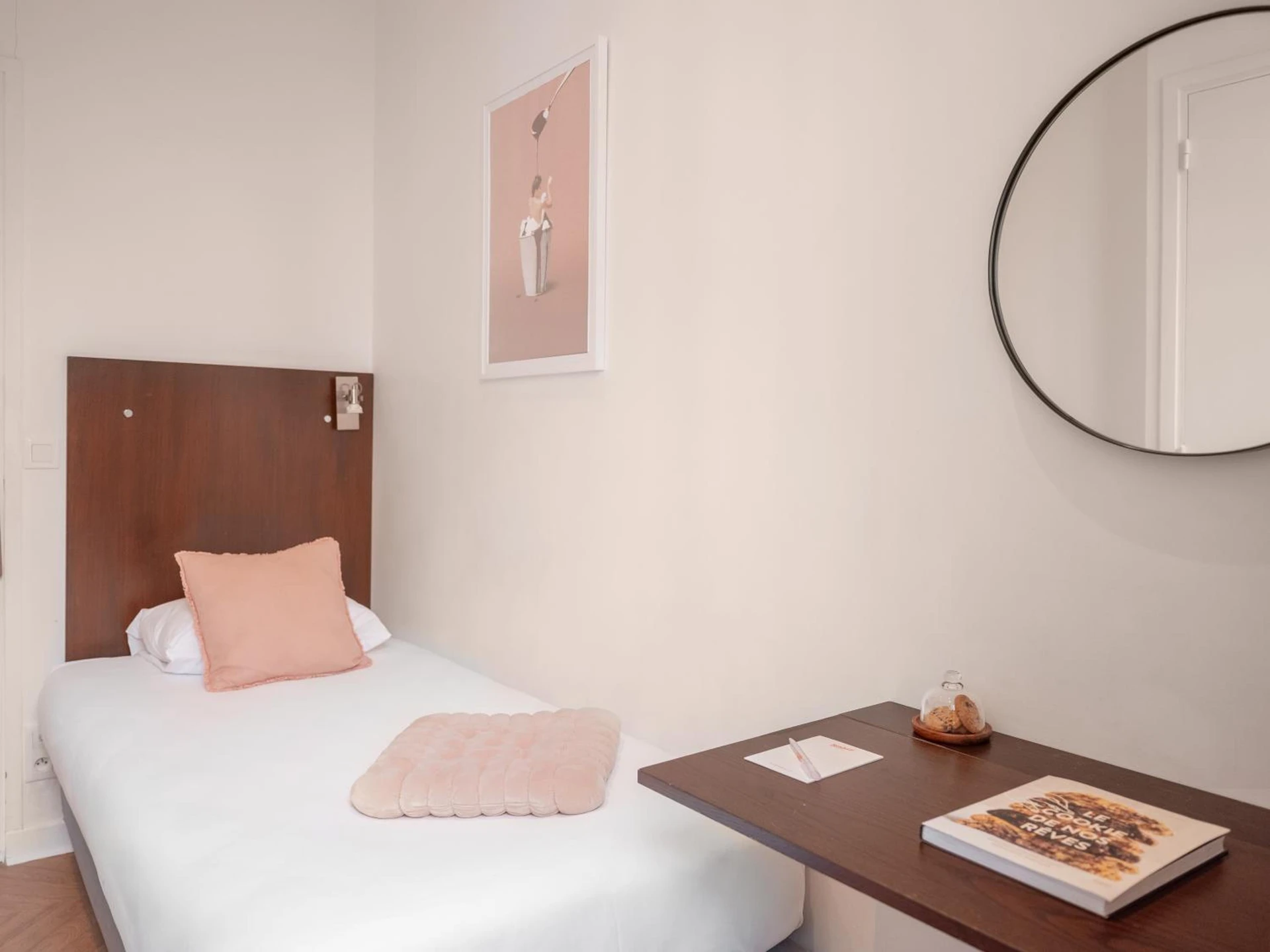 Magnifique chambre pour un séminaire d'entreprise à Hôtel Biskui - Levallois-Perret