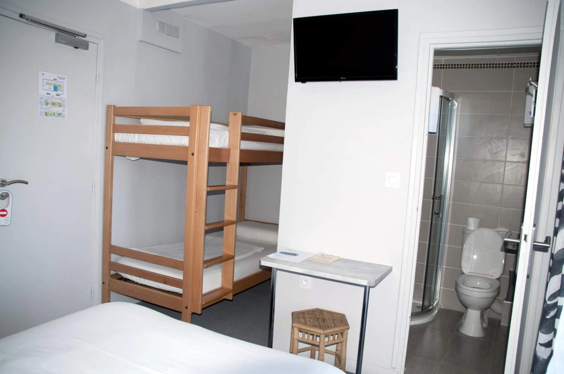 Chambre disponible pour un séminaire d'entreprise à Hotel Bleu Azur - LʼIsle-Jourdain