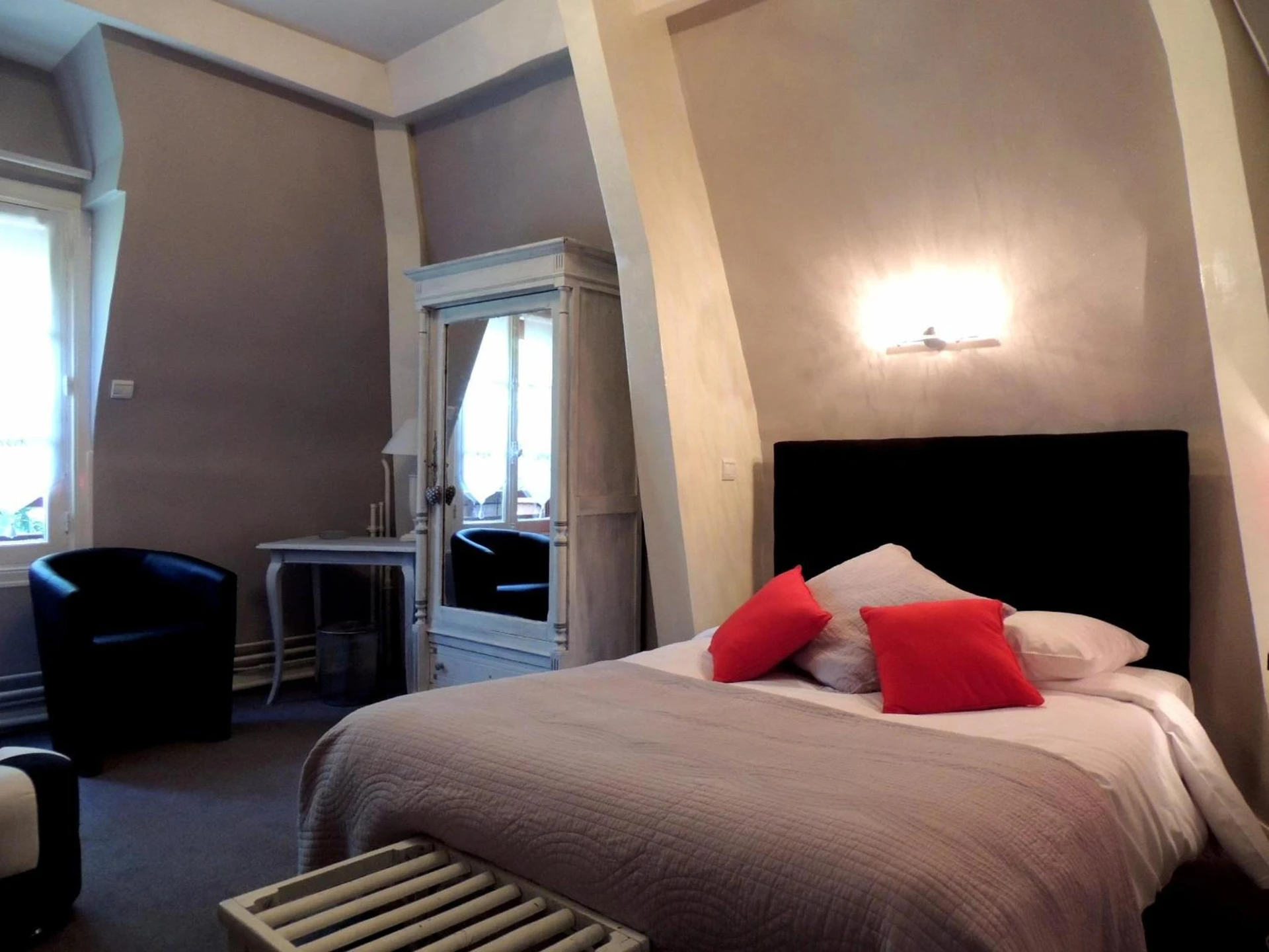 Chambre disponible pour un séminaire d'entreprise à La Villa Bois Joli HOTEL RESTAURANT - Bagnoles-de-l'Orne
