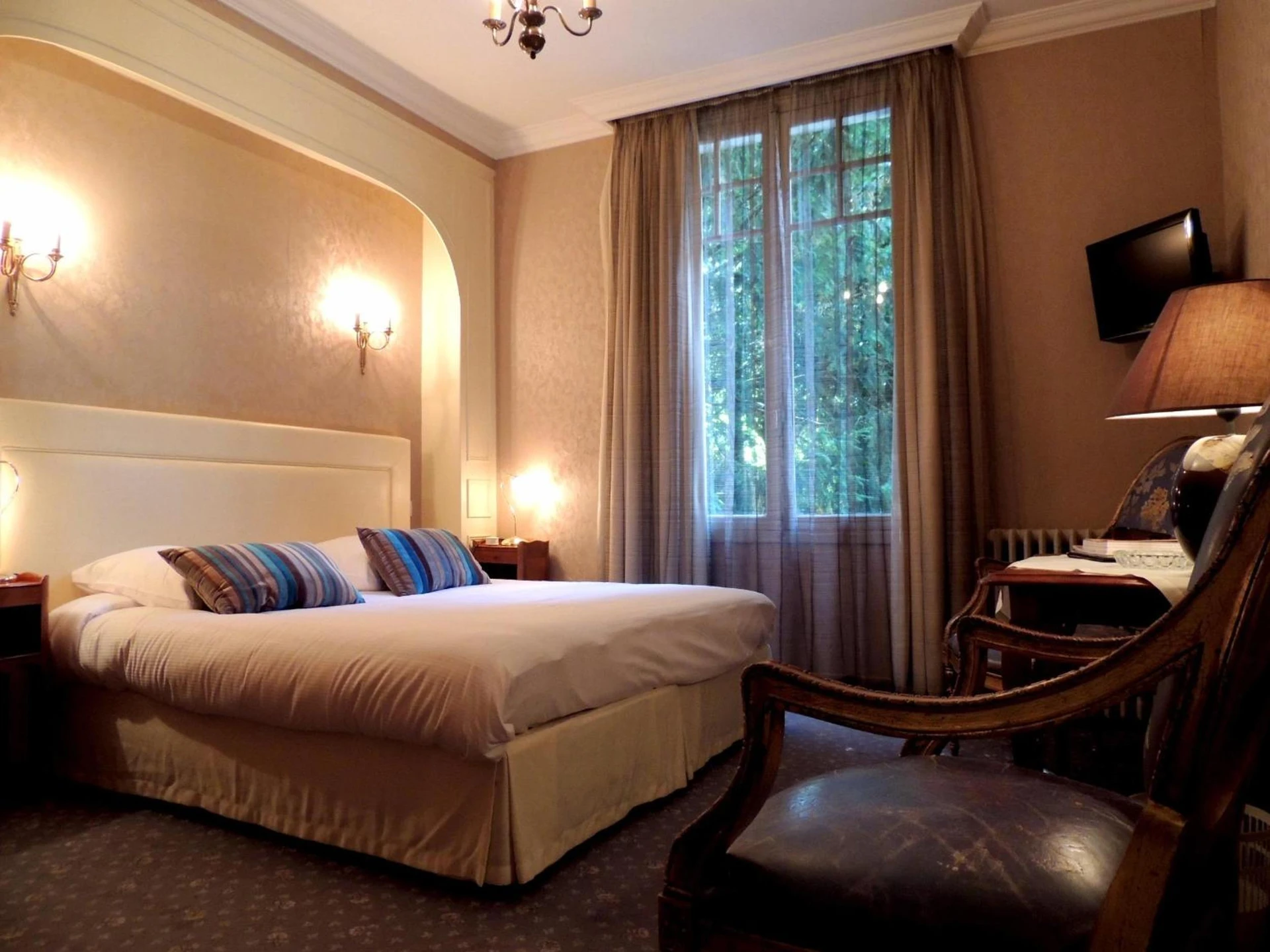 Chambre disponible pour un séminaire d'entreprise à La Villa Bois Joli HOTEL RESTAURANT - Bagnoles-de-l'Orne