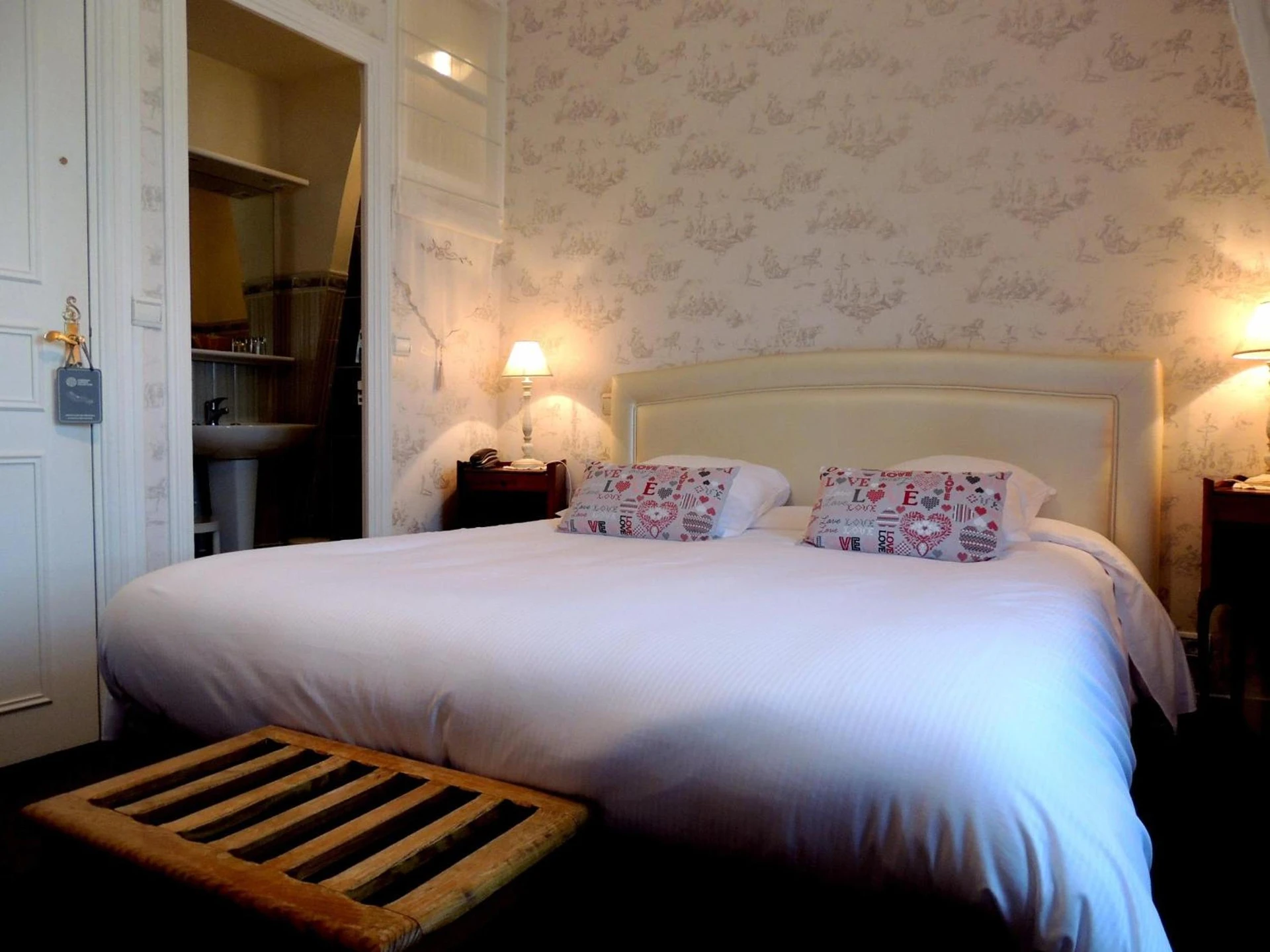 Chambre disponible pour un séminaire d'entreprise à La Villa Bois Joli HOTEL RESTAURANT - Bagnoles-de-l'Orne