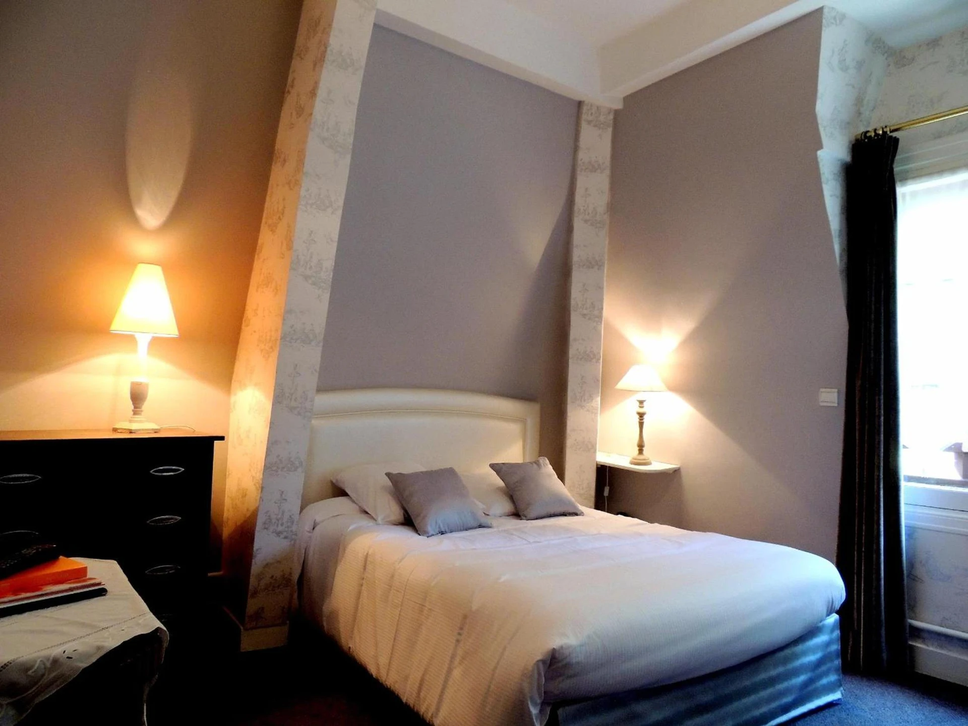 Magnifique chambre pour un séminaire d'entreprise à La Villa Bois Joli HOTEL RESTAURANT - Bagnoles-de-l'Orne