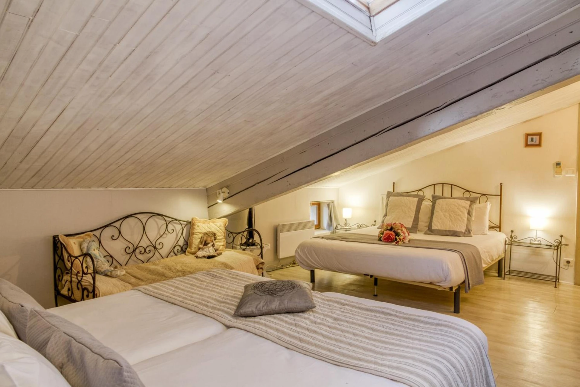 Chambre disponible pour un séminaire d'entreprise à Hotel Boquier - Aix-les-Bains