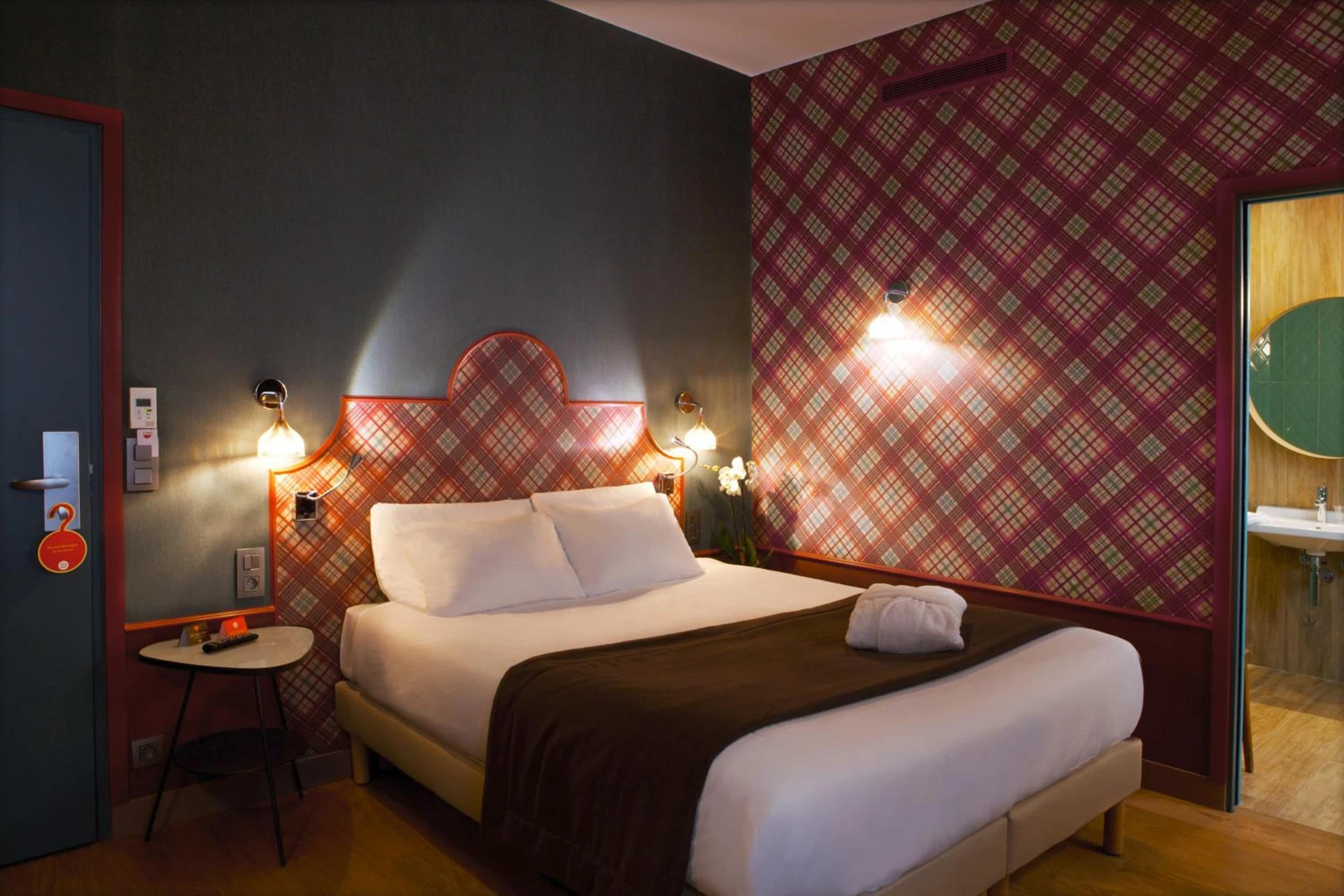 Chambre disponible pour un séminaire d'entreprise à Hotel Boris V. by Happyculture - Levallois-Perret