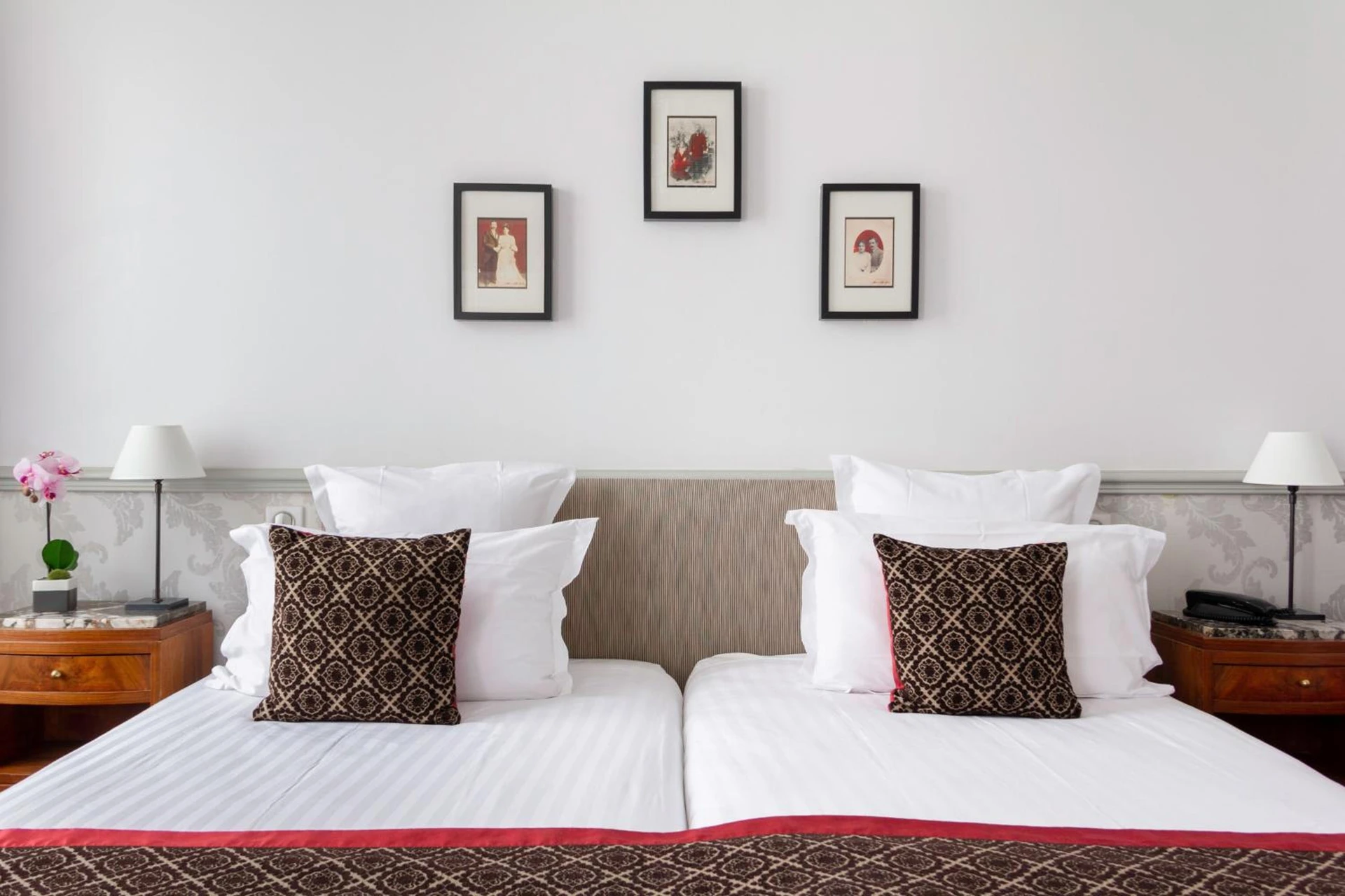Chambre disponible pour un séminaire d'entreprise à Bradford Elysées - Astotel - Paris