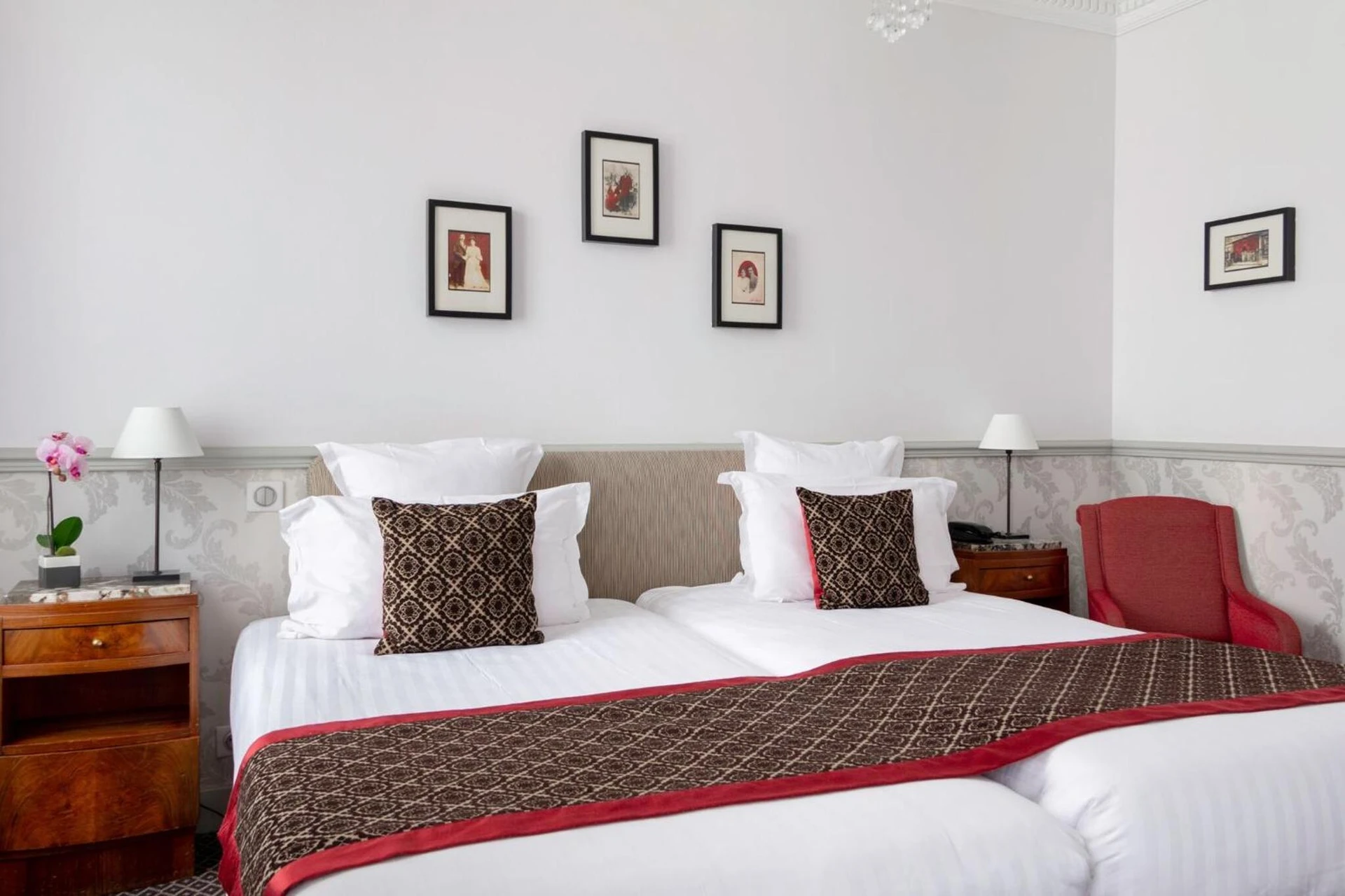 Magnifique chambre pour un séminaire d'entreprise à Bradford Elysées - Astotel - Paris