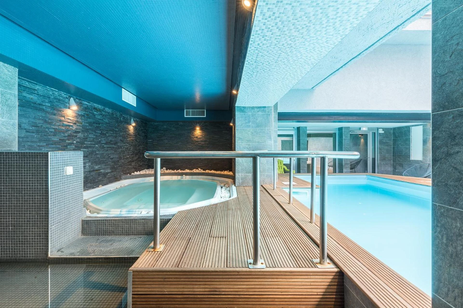 Salle de séminaire à Hotel Brise de Mer - Piscine intérieure & extérieure - Organiser un événement professionnel à Saint-Raphaël