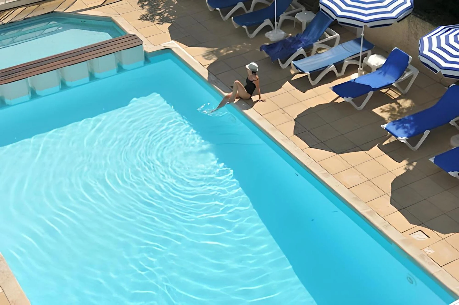 Chambre à Hotel Brise de Mer - Piscine intérieure & extérieure - Organiser un séminaire d'entreprise à Saint-Raphaël