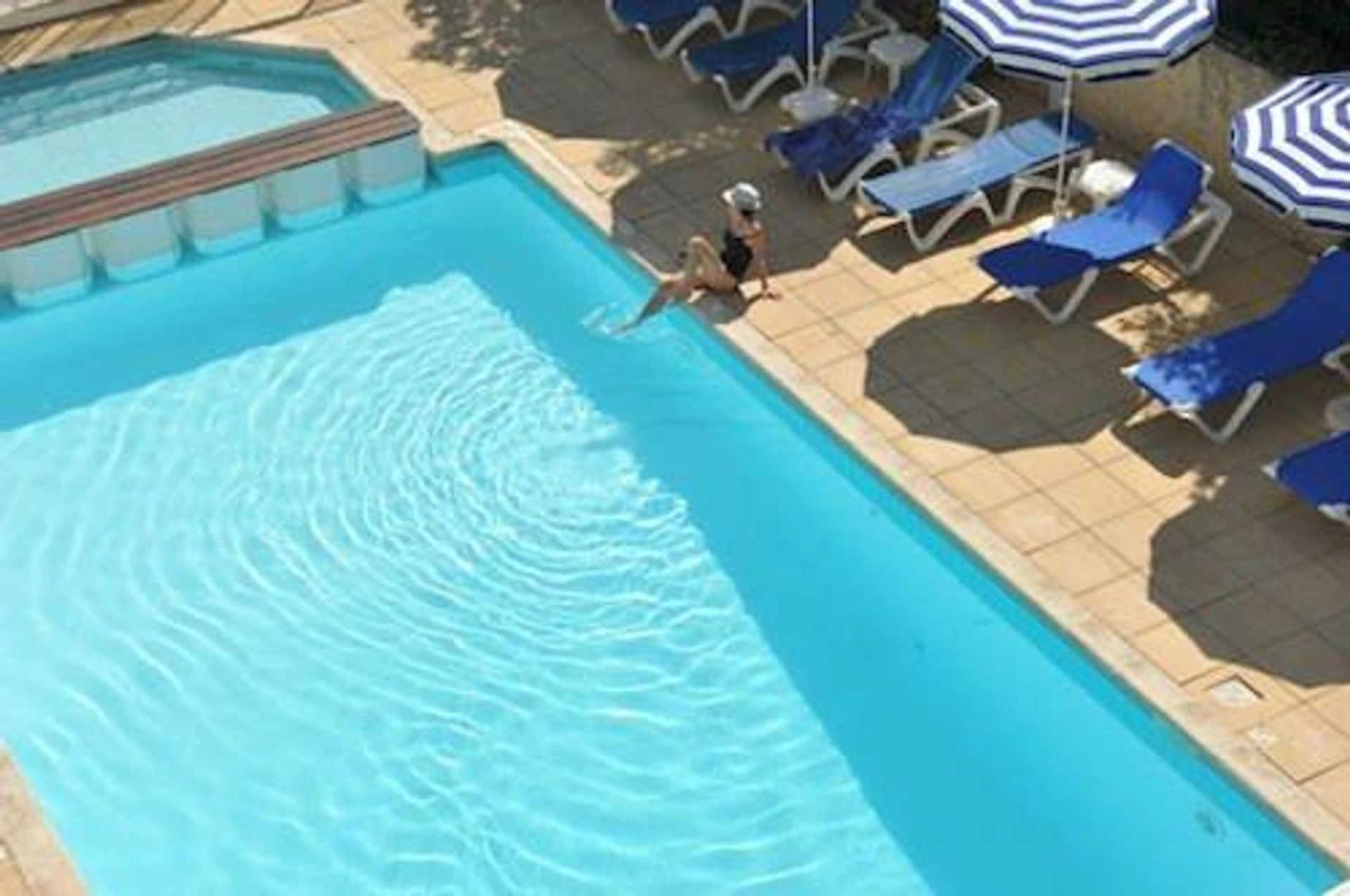 Ambiance de travail pour séminaire d'entreprise à Hotel Brise de Mer - Piscine intérieure & extérieure - Saint-Raphaël