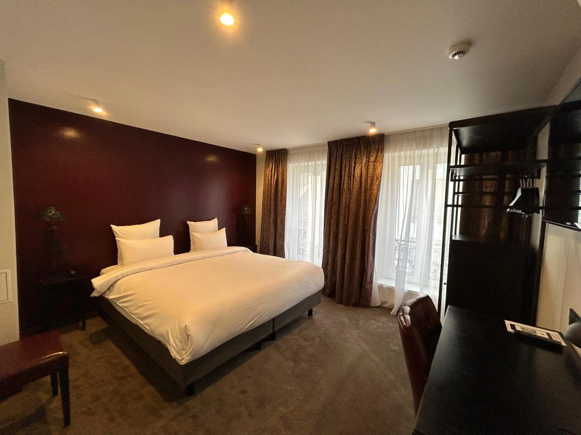 Magnifique chambre pour un séminaire d'entreprise à Hôtel Le Bristol Strasbourg Gare - Strasbourg