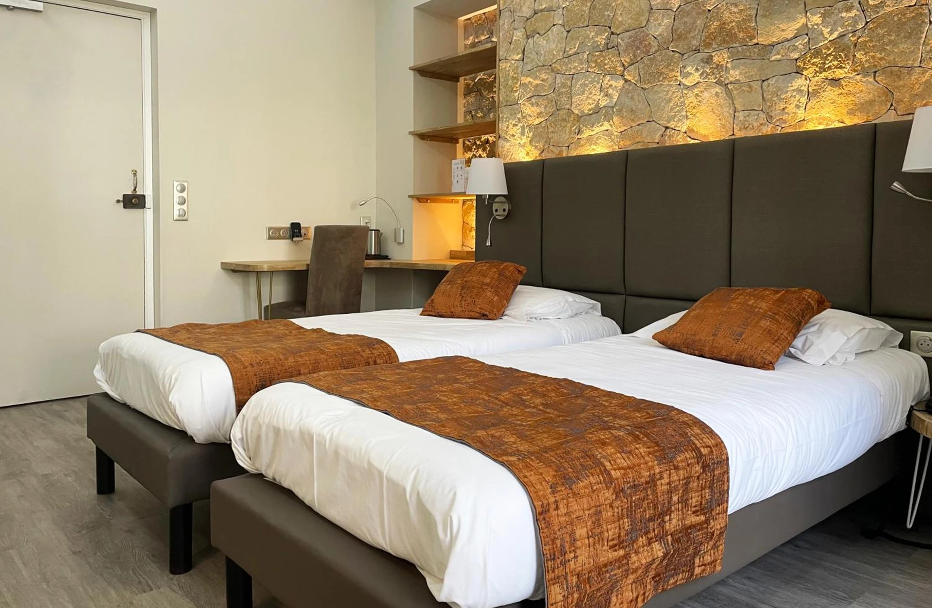 Chambre disponible pour un séminaire d'entreprise à Hotel Busby - Nice