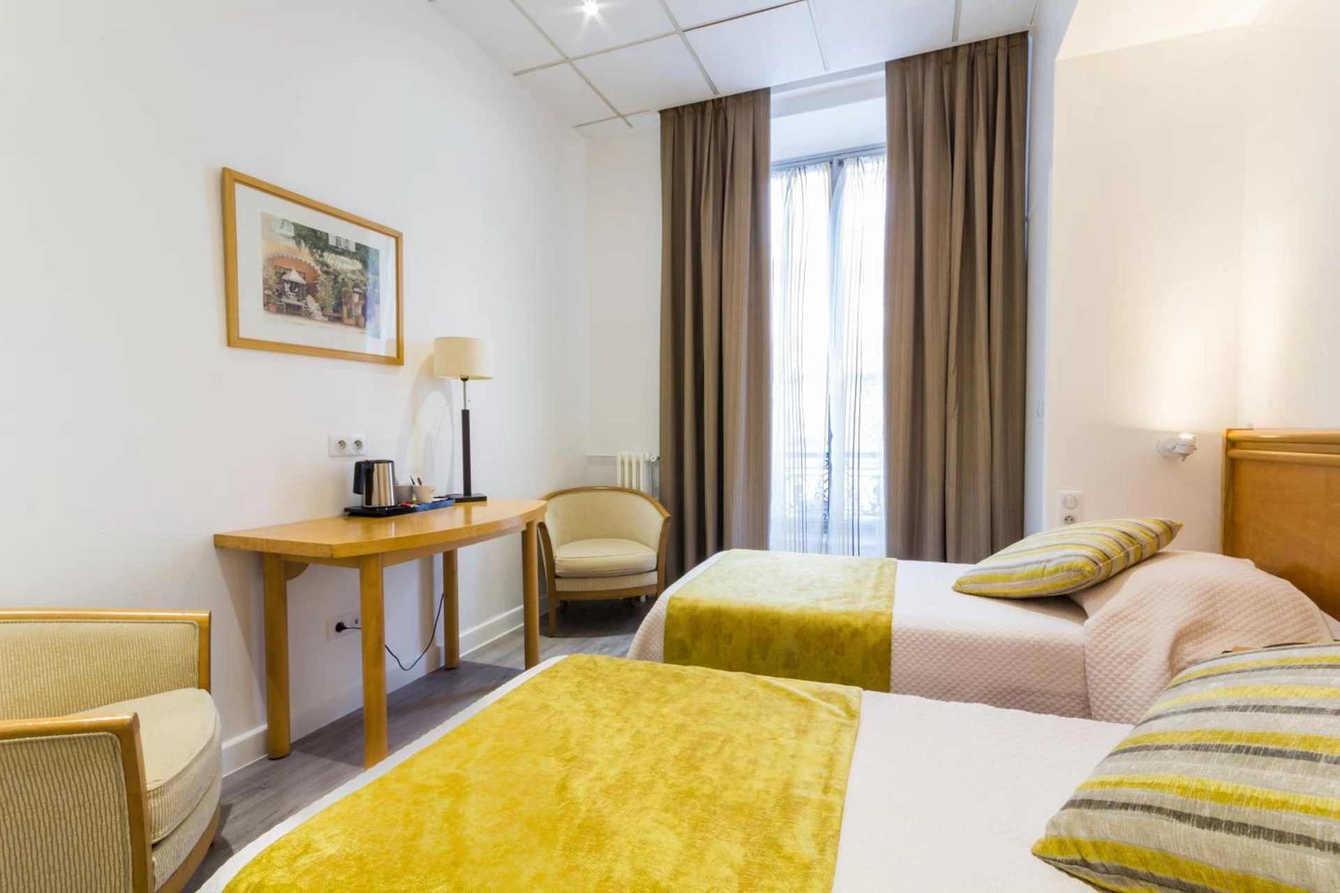 Magnifique chambre pour un séminaire d'entreprise à Hotel Busby - Nice