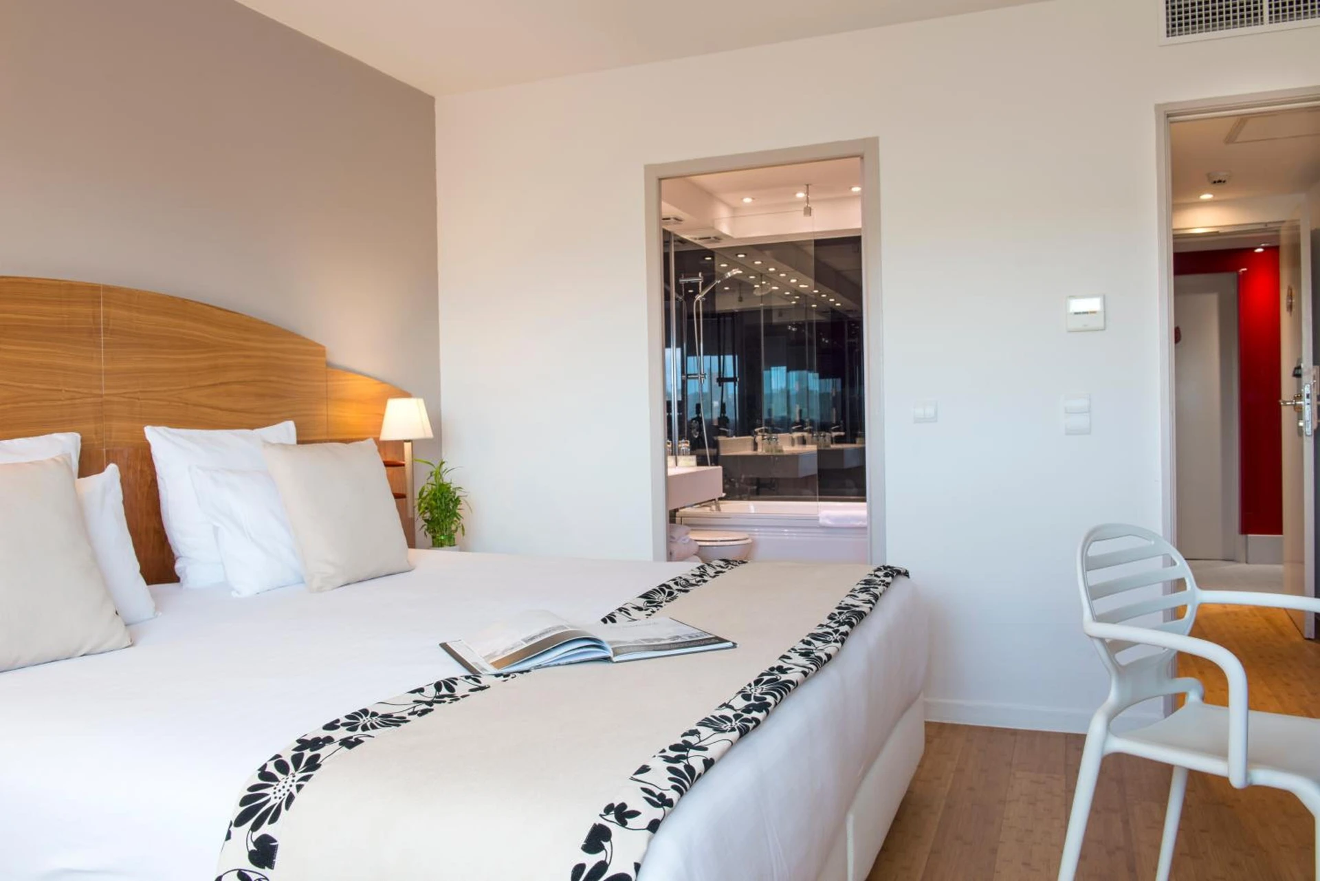 Chambre à HÔTEL C SUITES chambres spacieuses - Organiser un séminaire d'entreprise à Nîmes