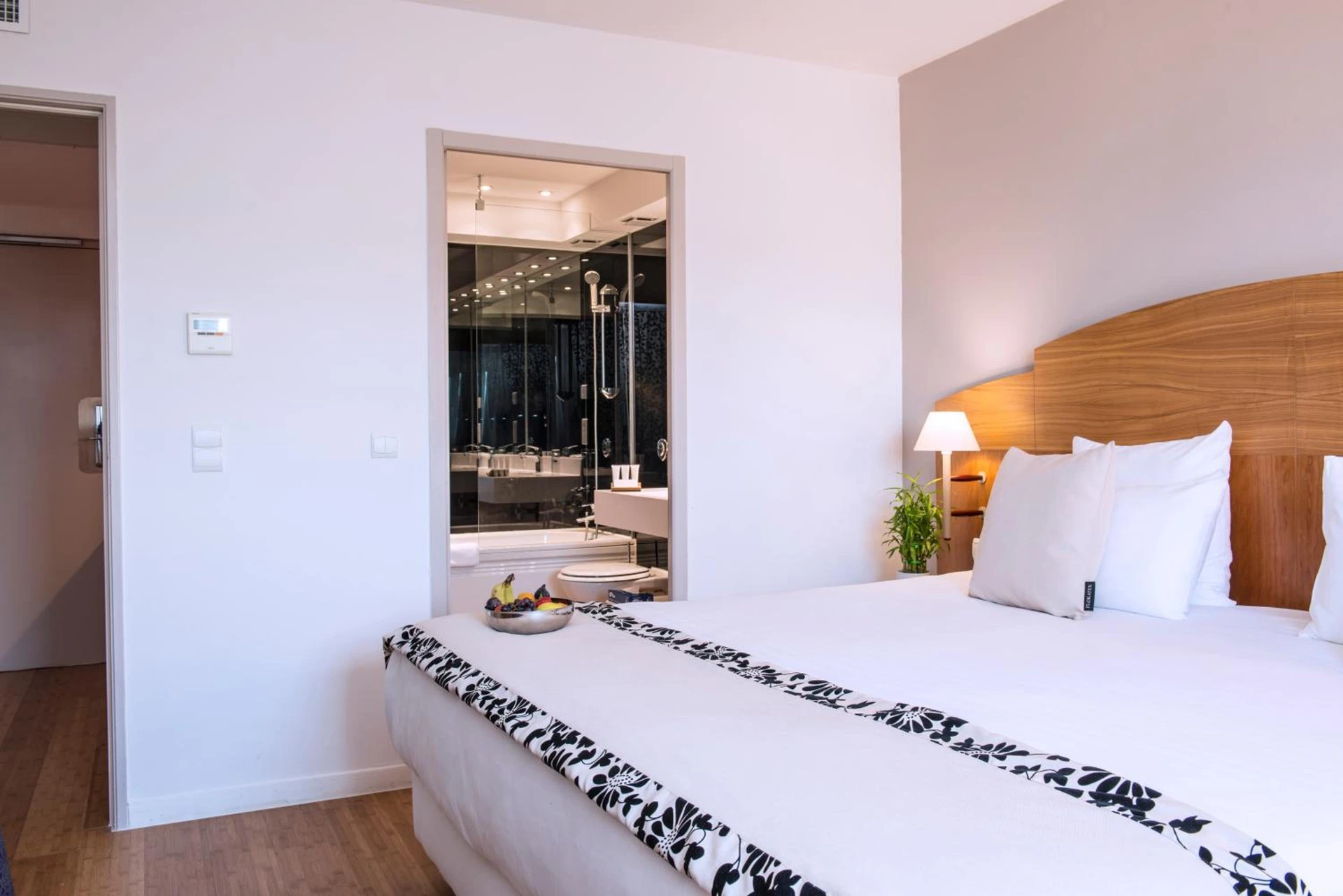 Chambre disponible pour un séminaire d'entreprise à HÔTEL C SUITES chambres spacieuses - Nîmes