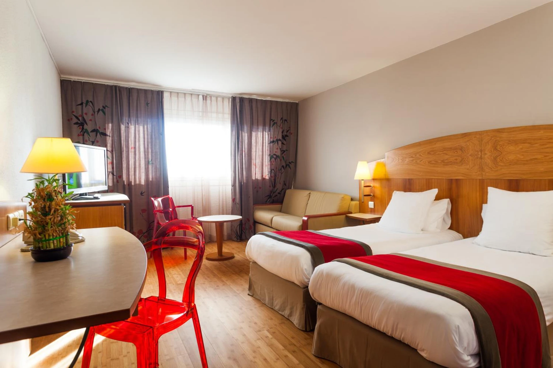 Magnifique chambre pour un séminaire d'entreprise à HÔTEL C SUITES chambres spacieuses - Nîmes