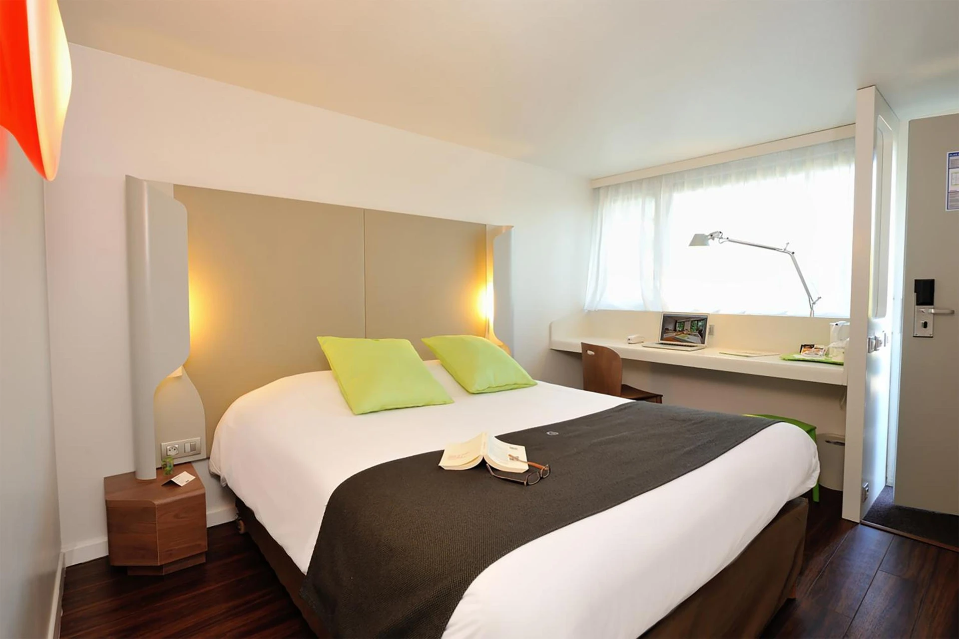 Magnifique chambre pour un séminaire d'entreprise à Campanile Bollène A7 - Bollène